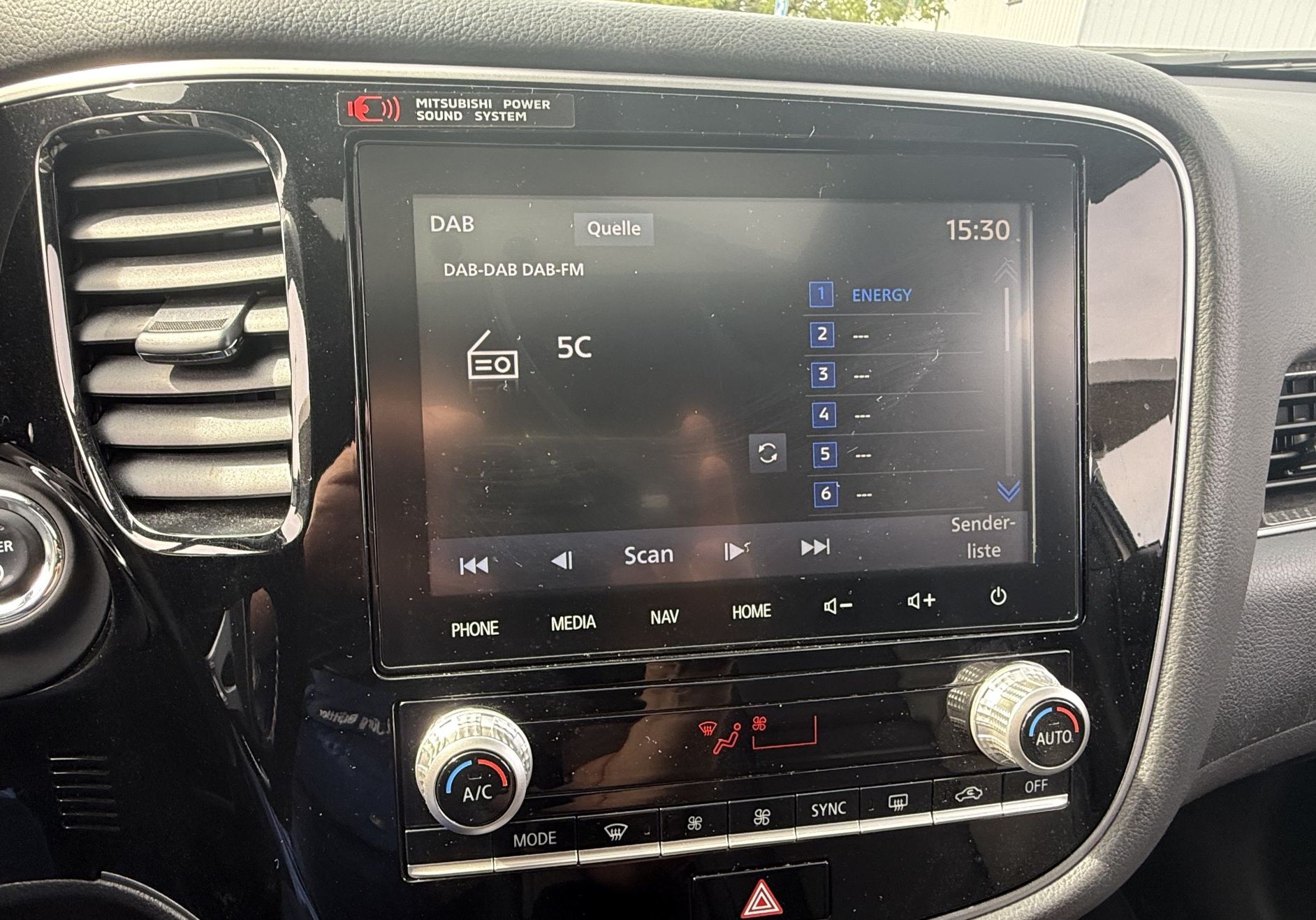 MITSUBISHI Outlander 2.4 PHEV Diamond-image-9