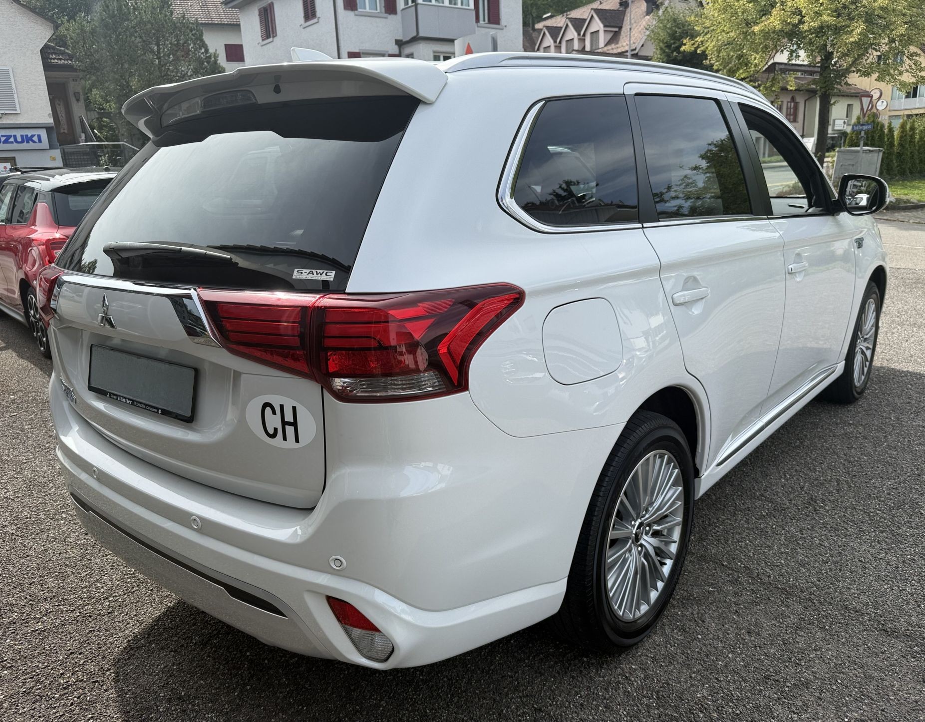 MITSUBISHI Outlander 2.4 PHEV Diamond-image-2