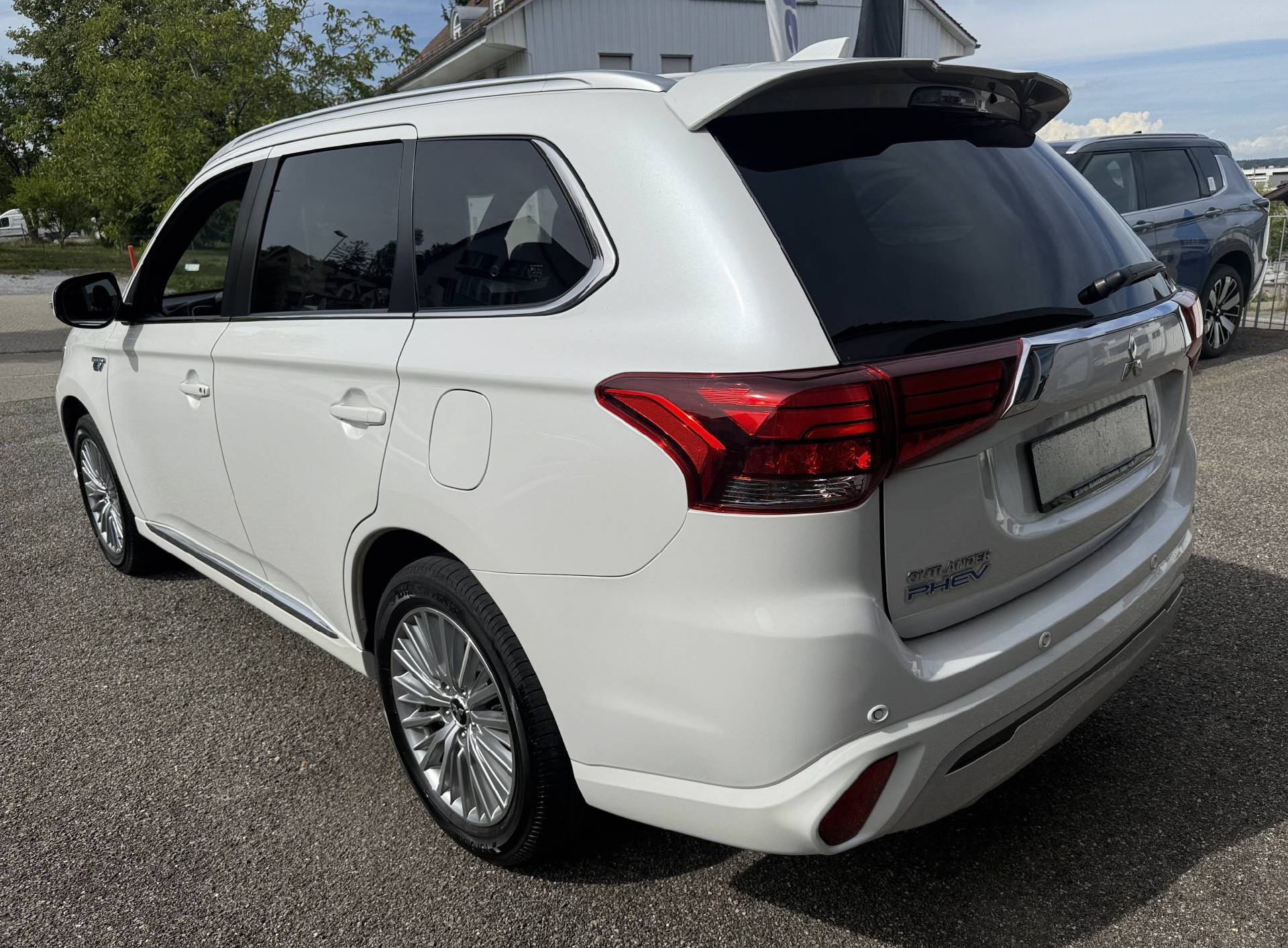 MITSUBISHI Outlander 2.4 PHEV Diamond-image-3