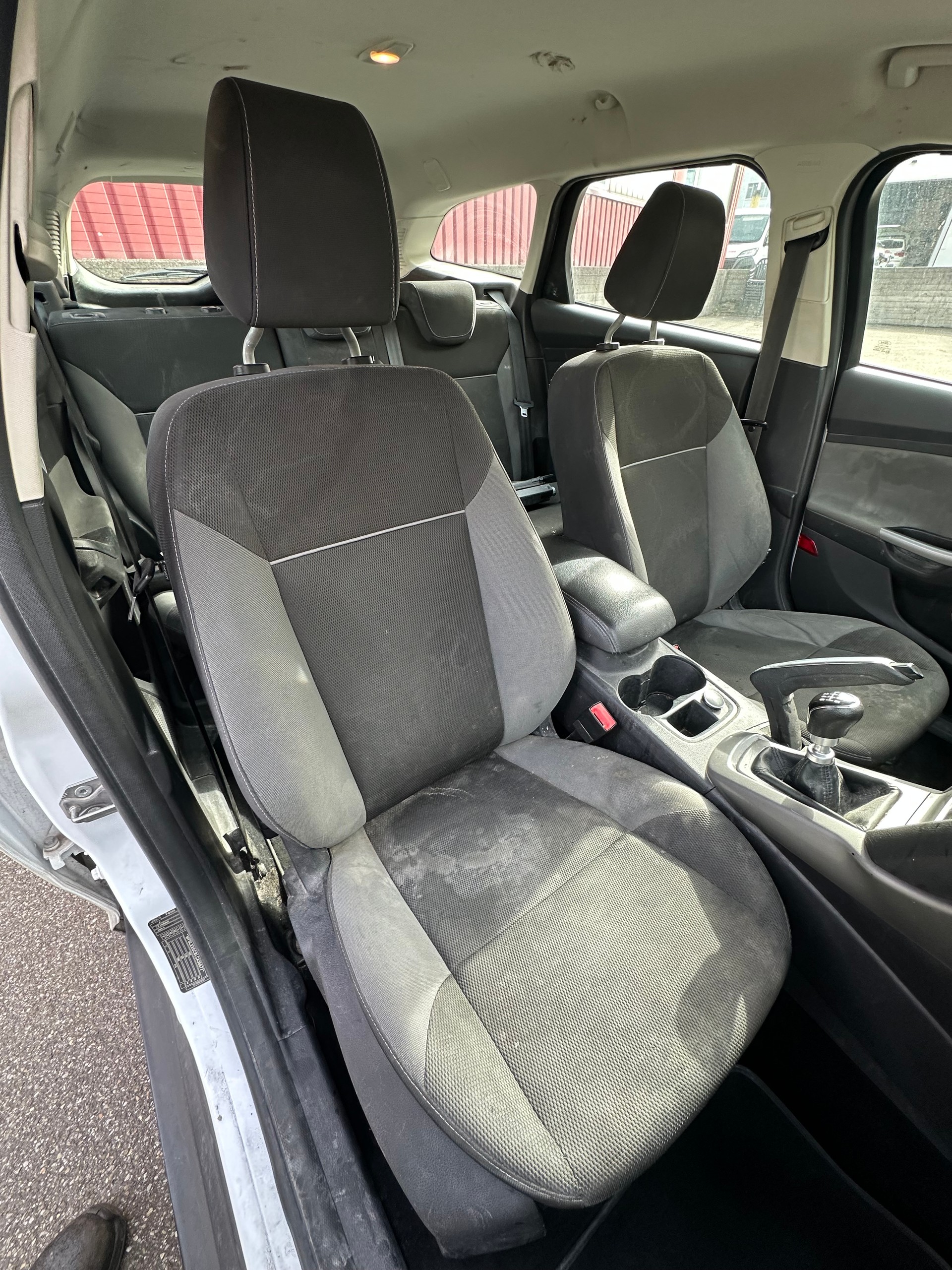 FORD Focus 1.0 SCTi Titanium-image-3