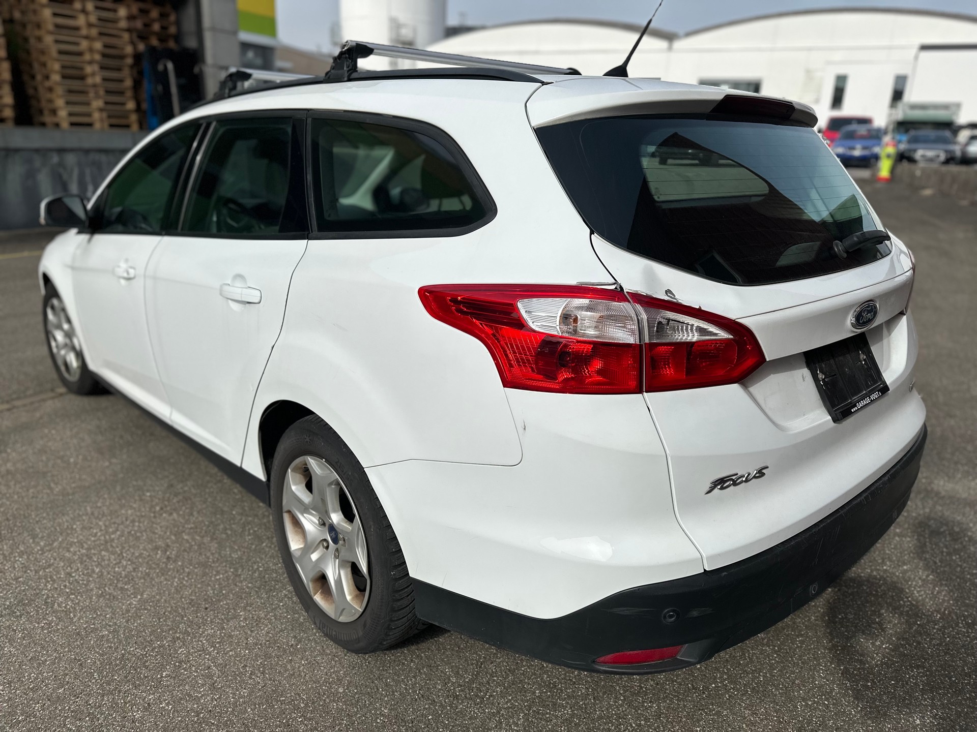 FORD Focus 1.0 SCTi Titanium-image-2