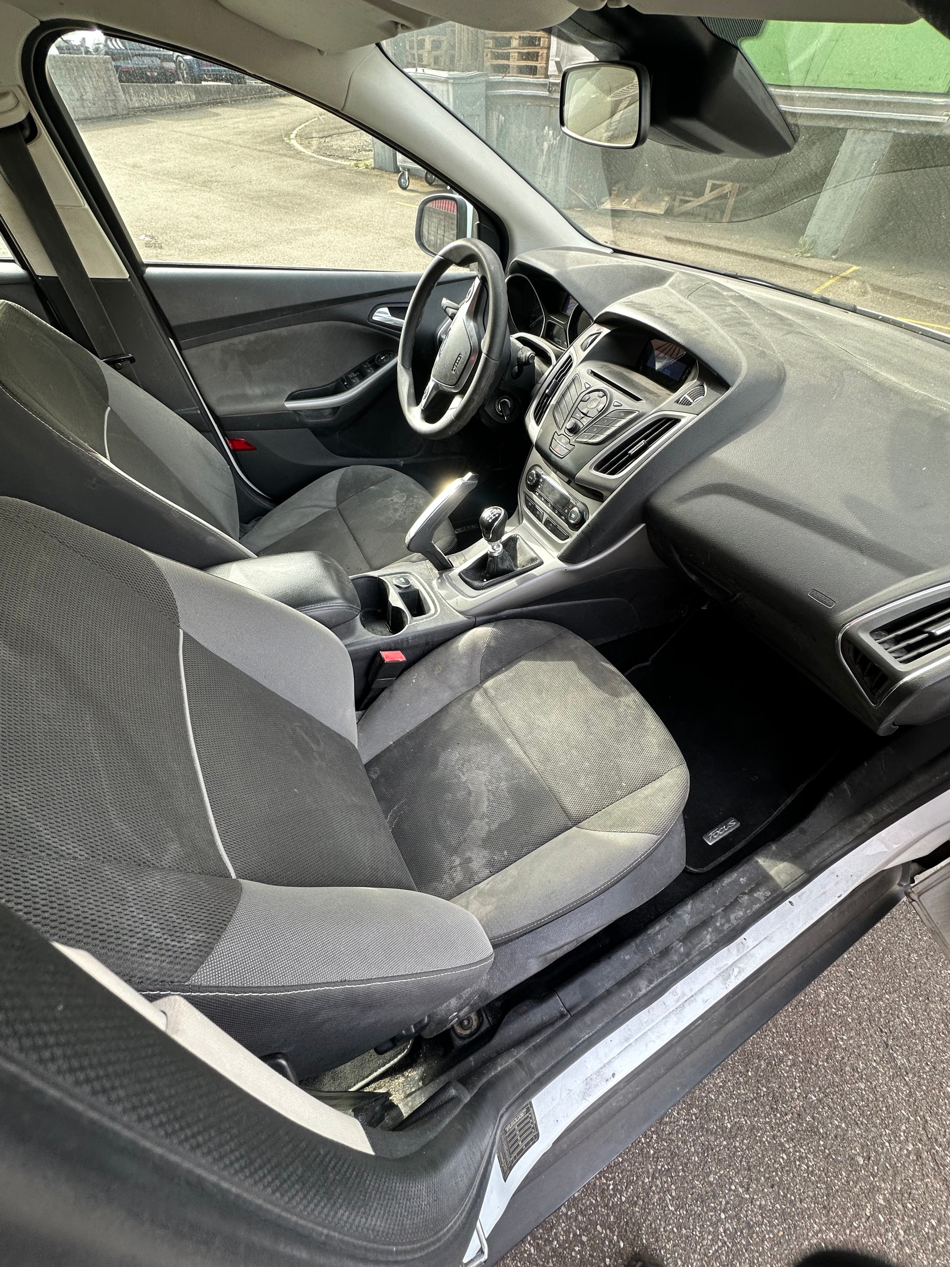 FORD Focus 1.0 SCTi Titanium-image-4