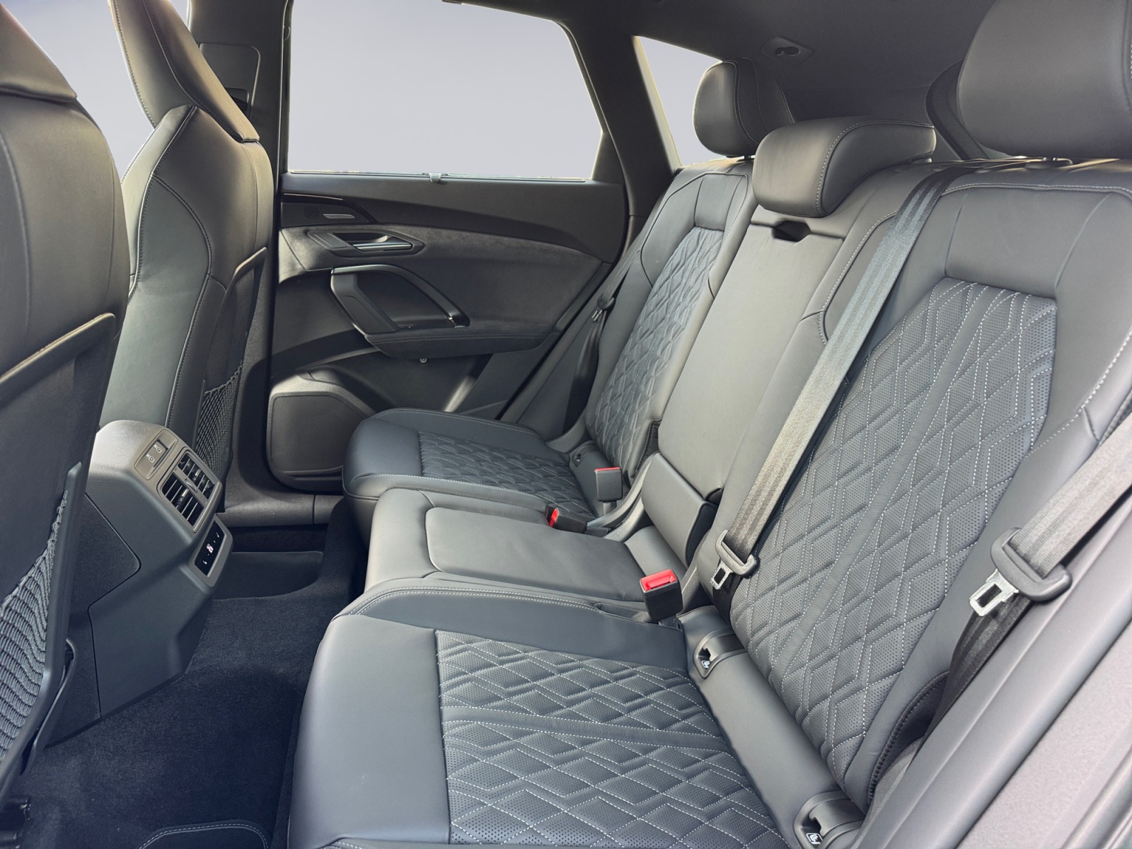 AUDI SQ5 TFSI quattro S-tronic-image-10