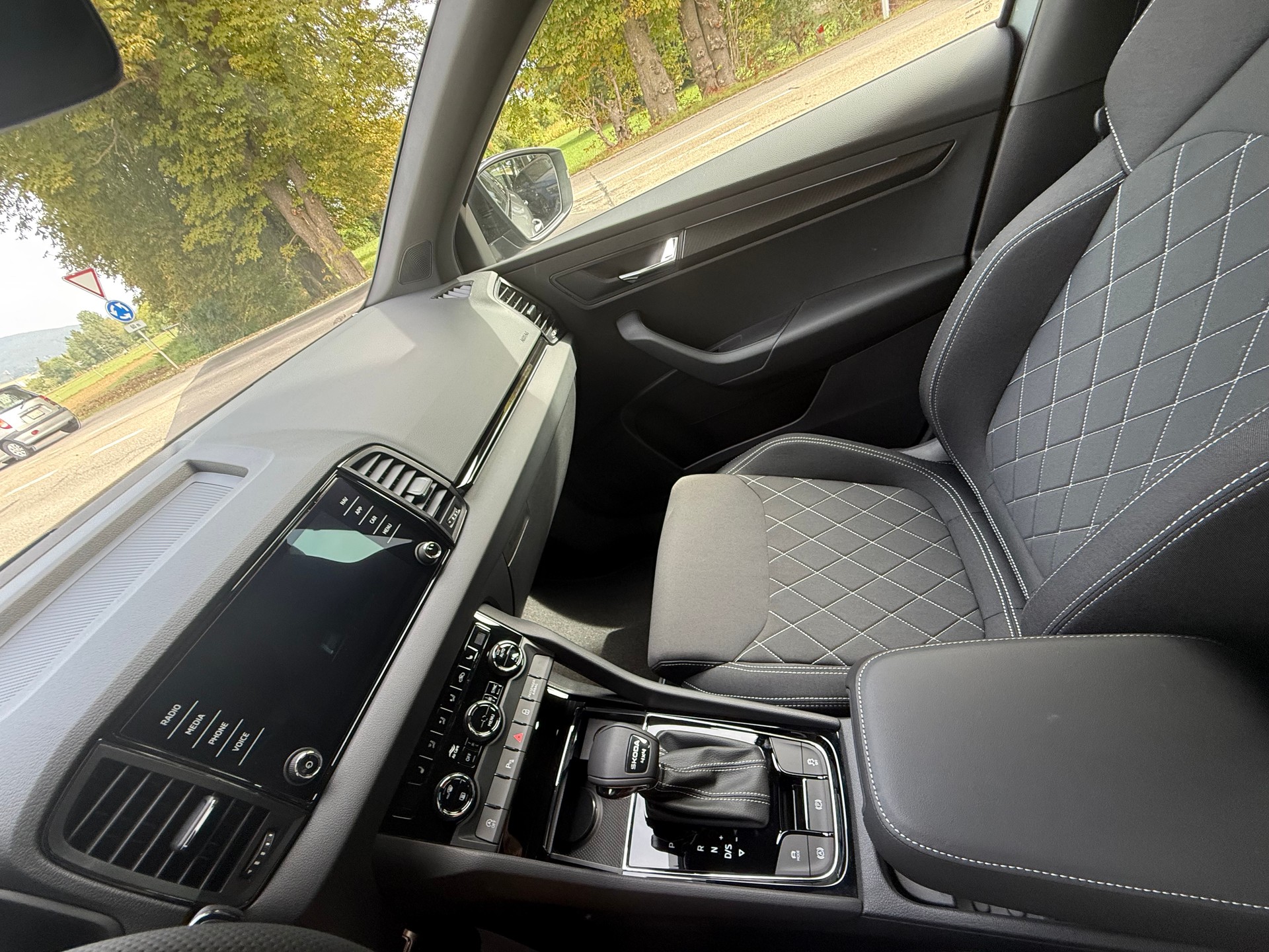 SKODA Karoq 2.0 TSI SportLine 4x4 DSG-image-7