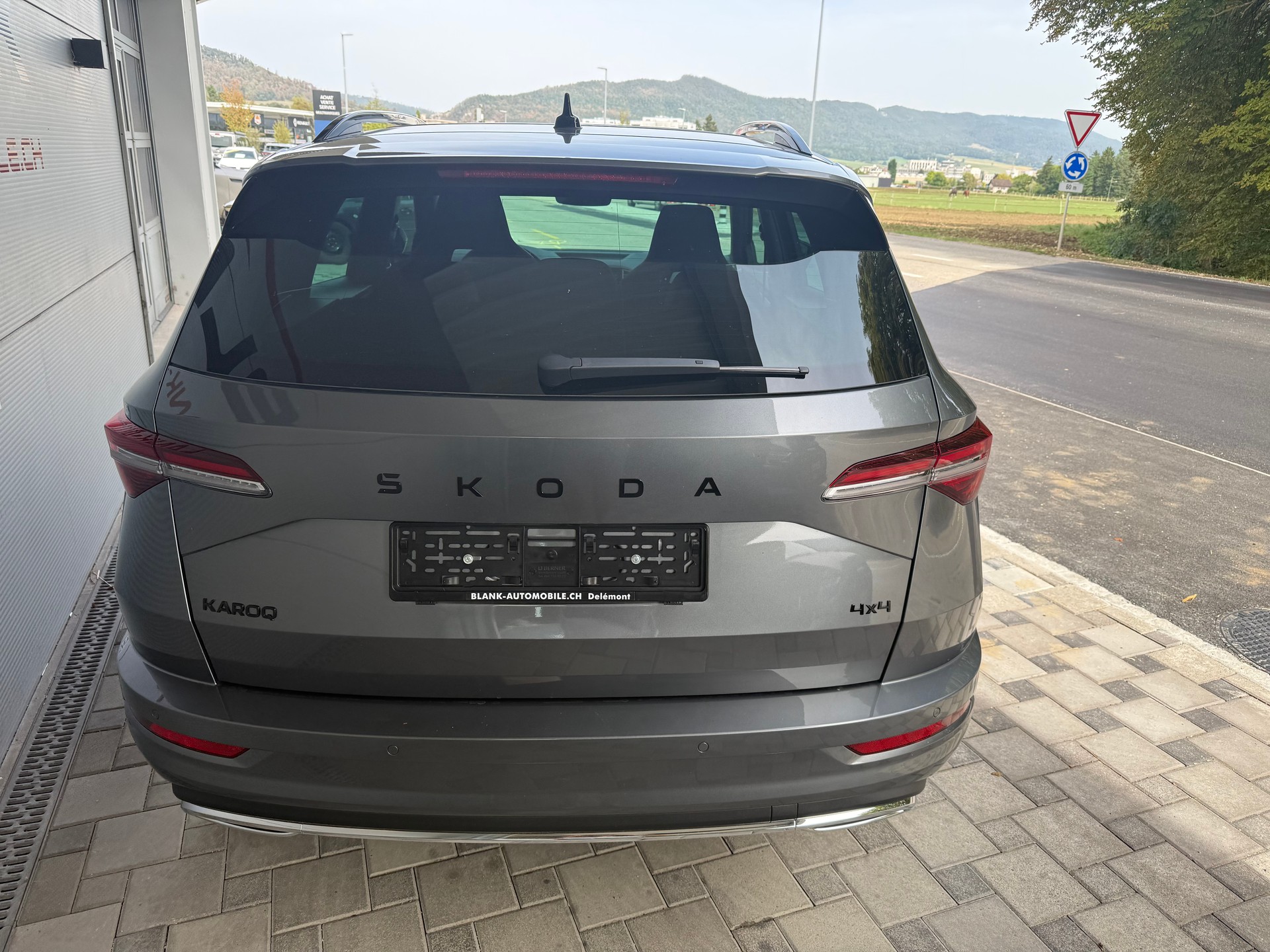 SKODA Karoq 2.0 TSI SportLine 4x4 DSG-image-4