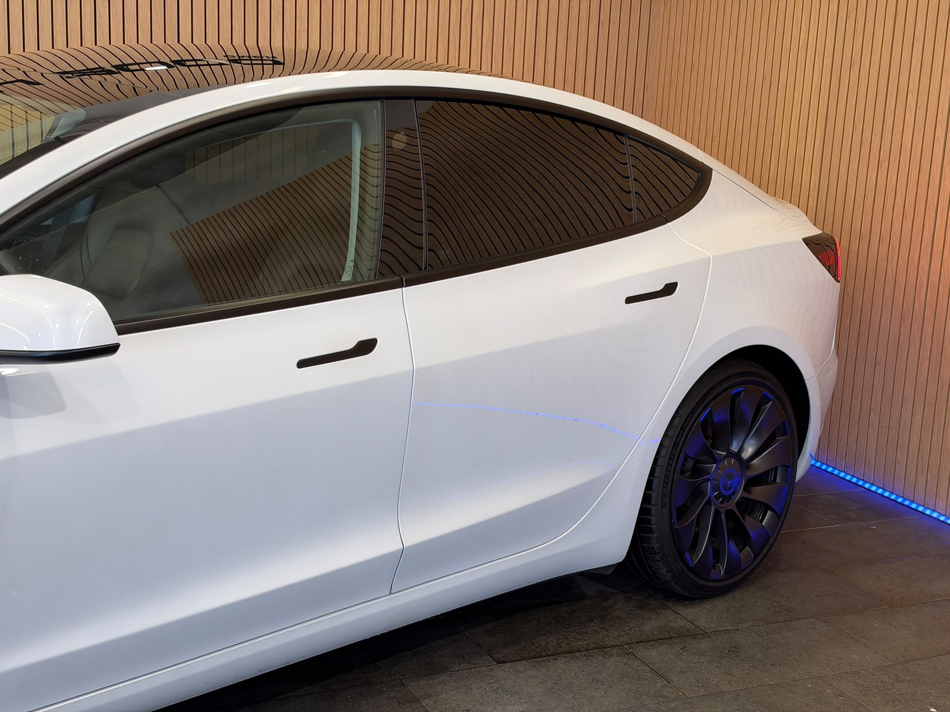 TESLA Model 3 Performance Dual Motor AWD-image-5