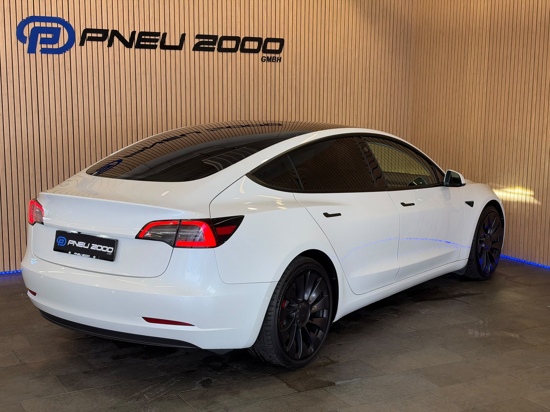 TESLA Model 3 Performance Dual Motor AWD-image-2