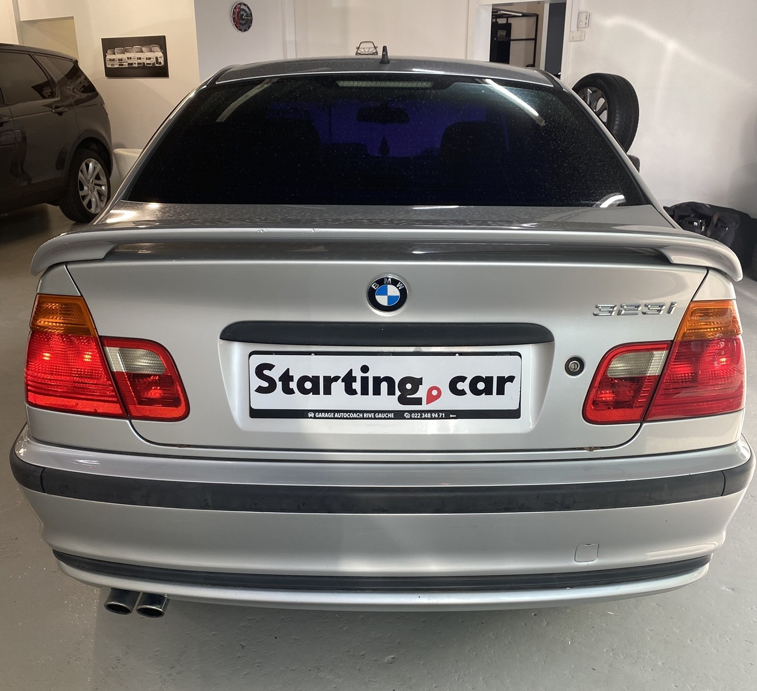 BMW 323i-image-12