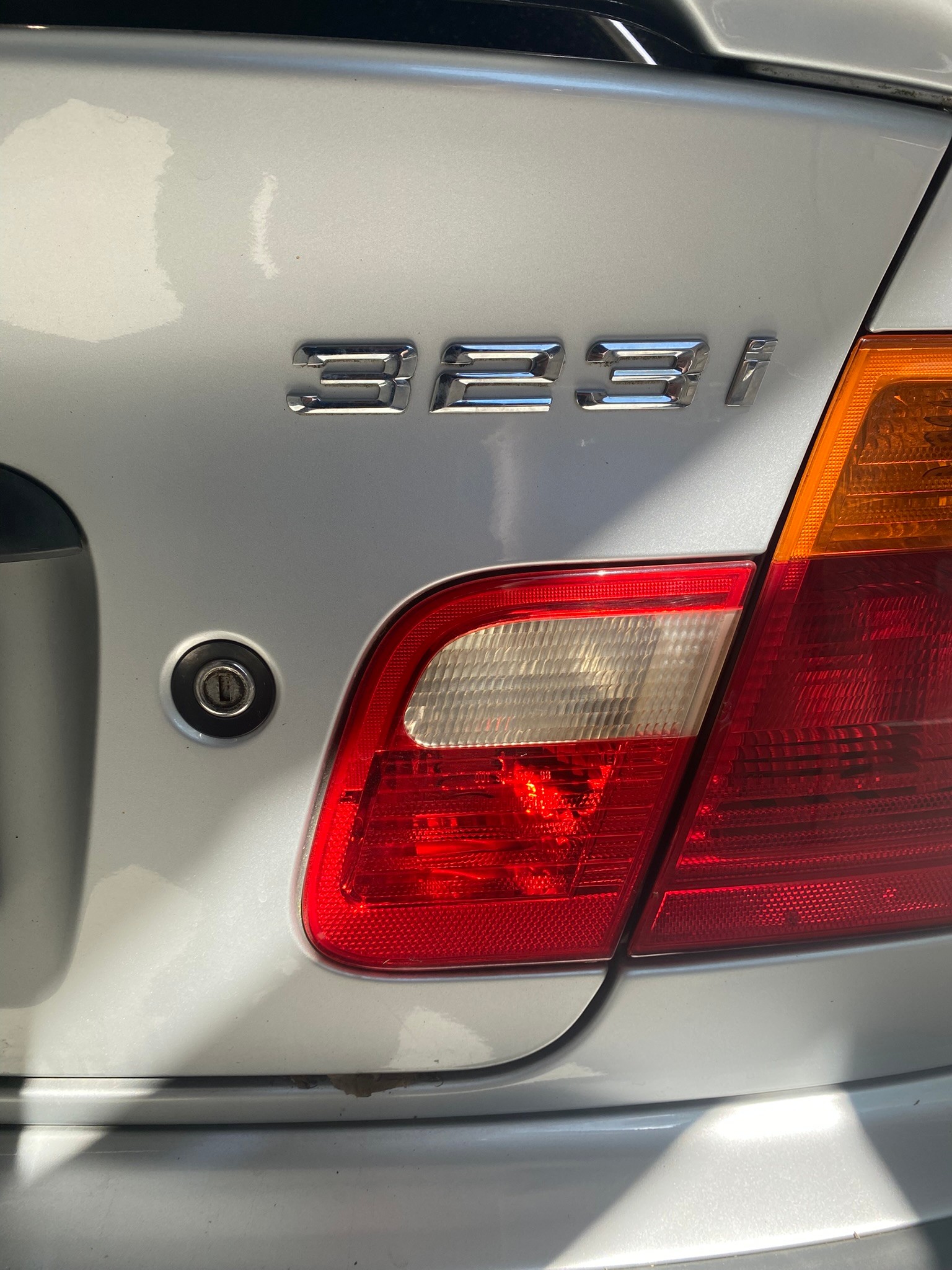 BMW 323i-image-13