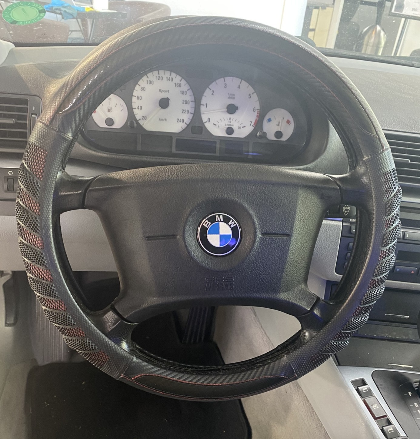 BMW 323i-image-16