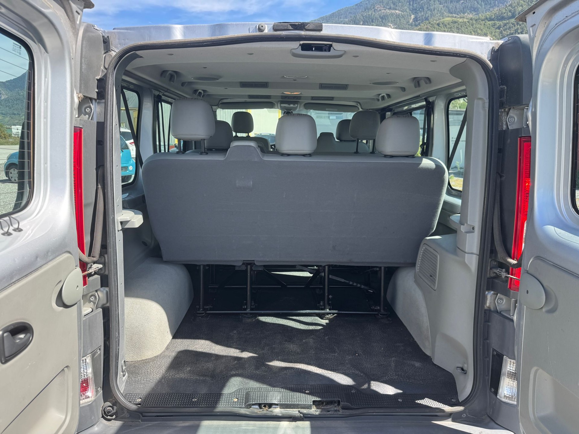 NISSAN Primastar 2.0dCi 115 L2H1 Premium 2.9t-image-9