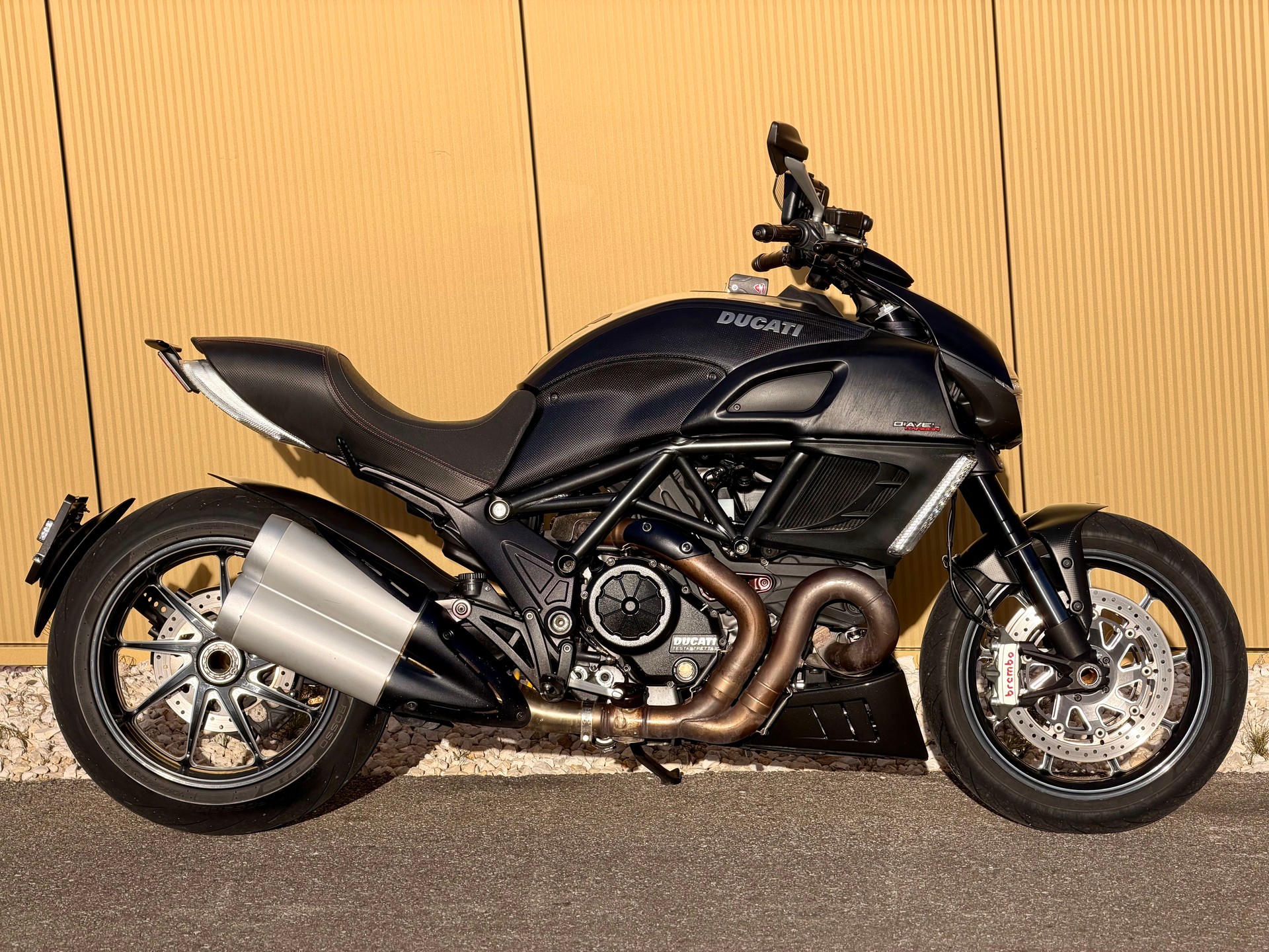 DUCATI Diavel 1200 Carbon-showroom-element-3