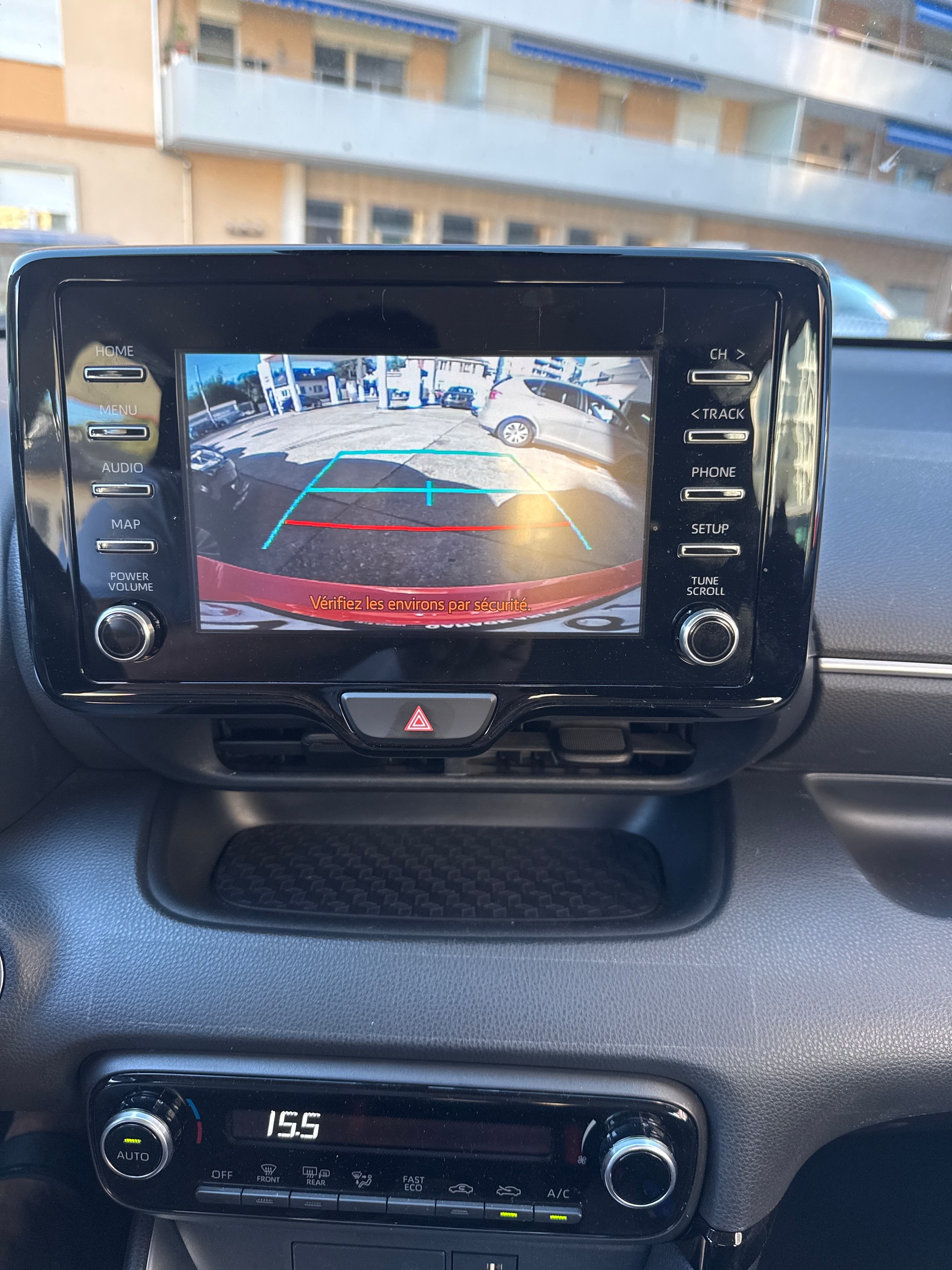 TOYOTA Yaris 1.5 Style e-CVT-image-10