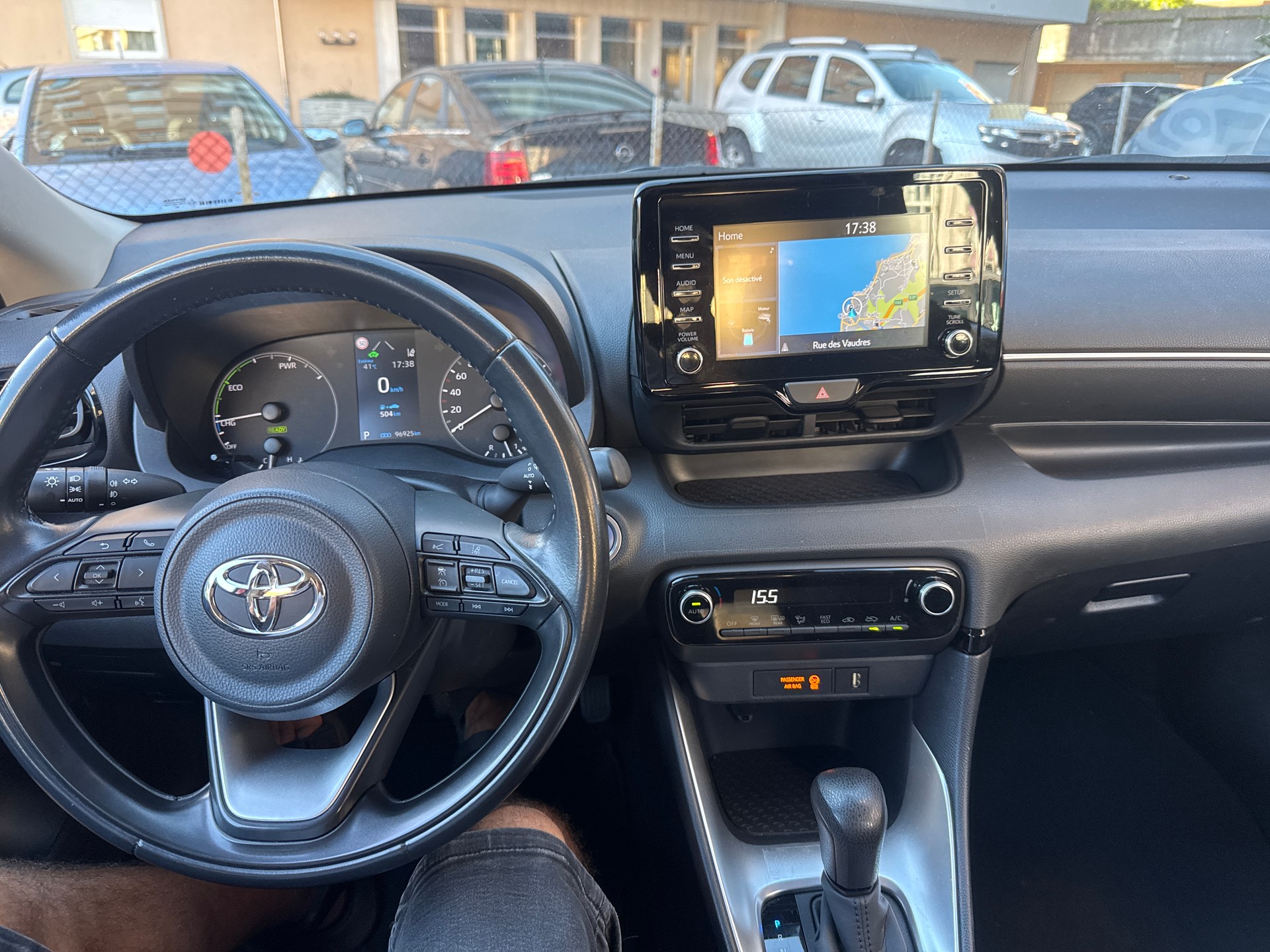 TOYOTA Yaris 1.5 Style e-CVT-image-9