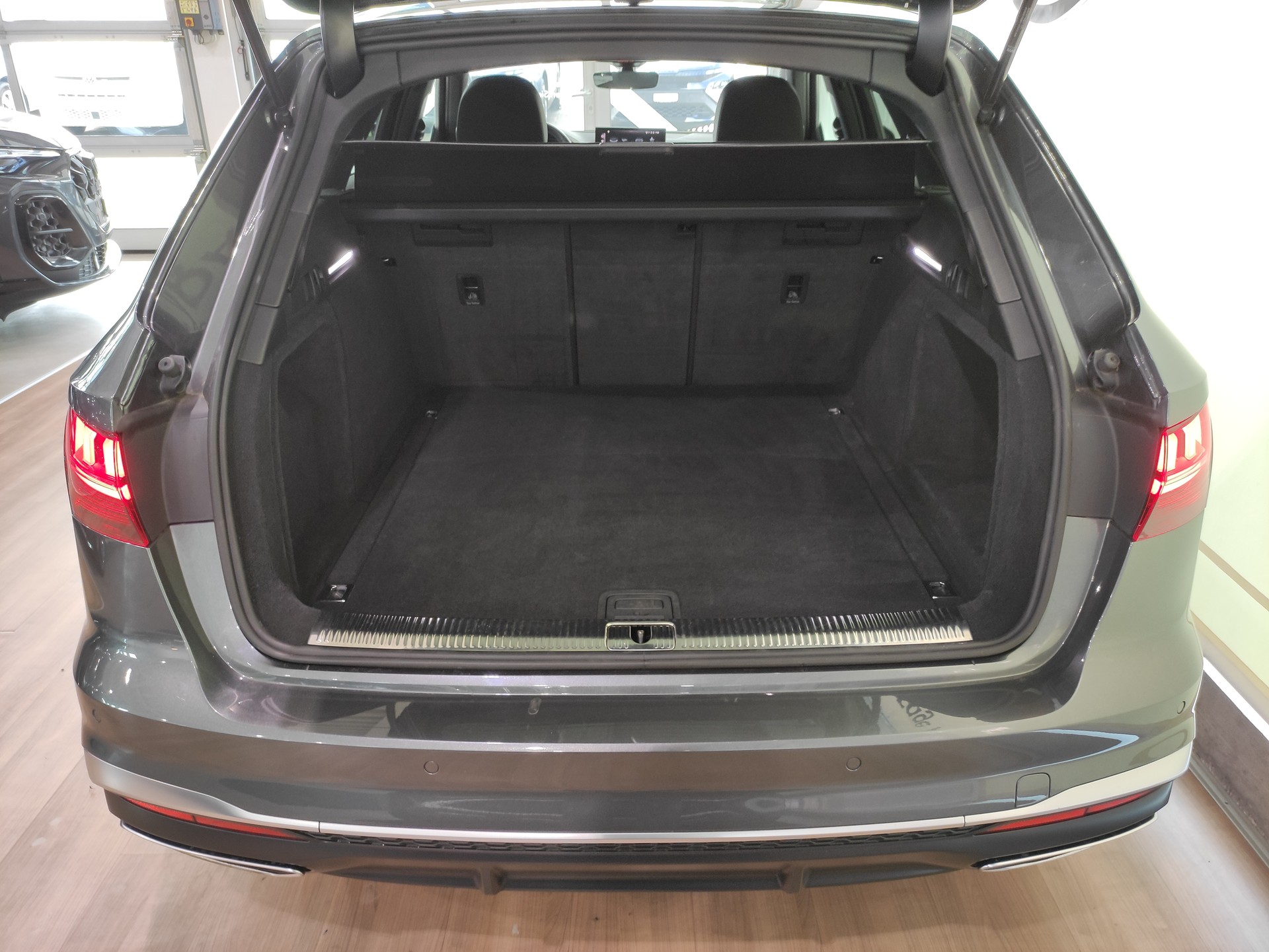 AUDI 2.0 40 TDI S Line quattro S-Tronic-image-4