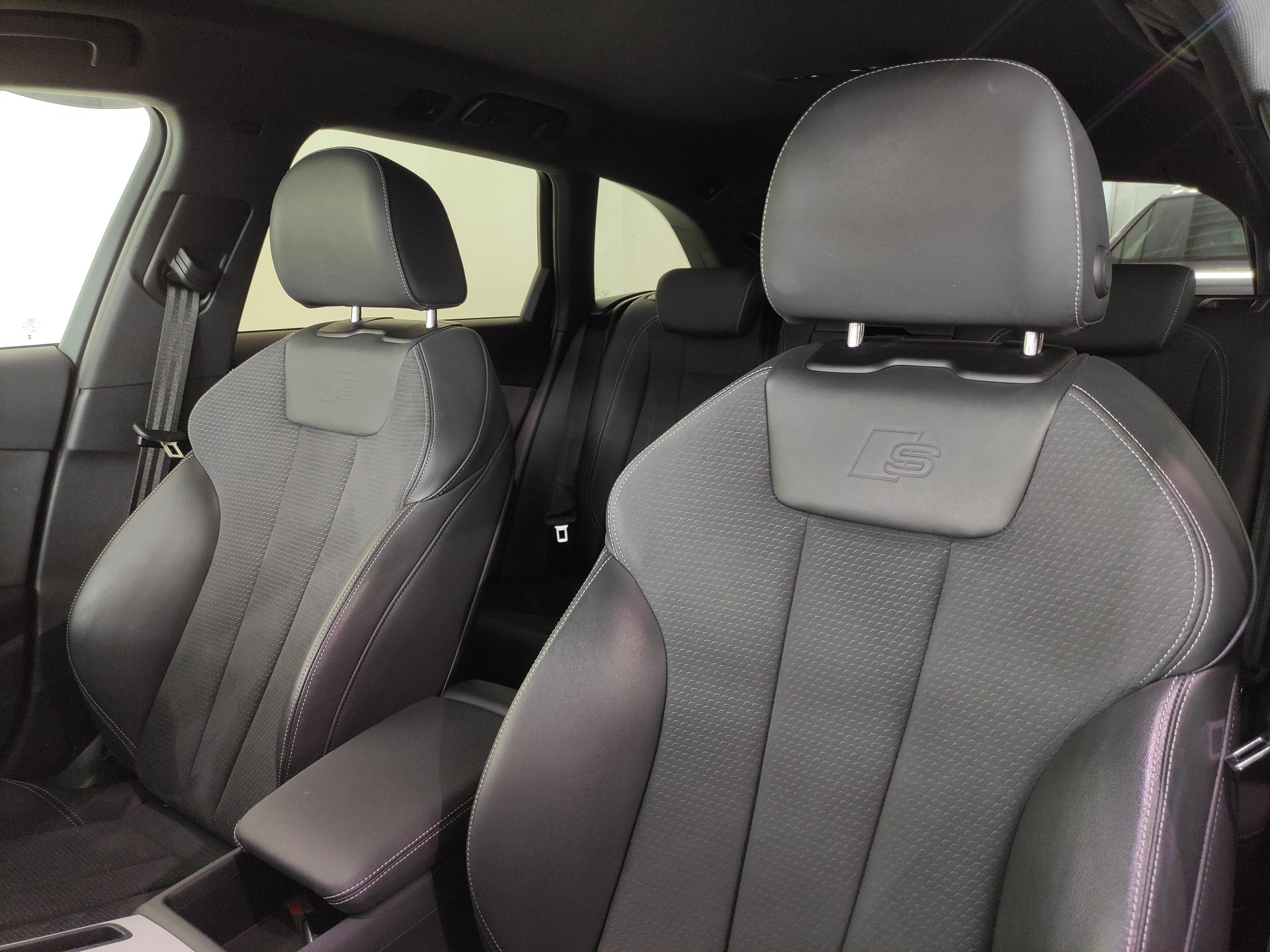AUDI 2.0 40 TDI S Line quattro S-Tronic-image-2