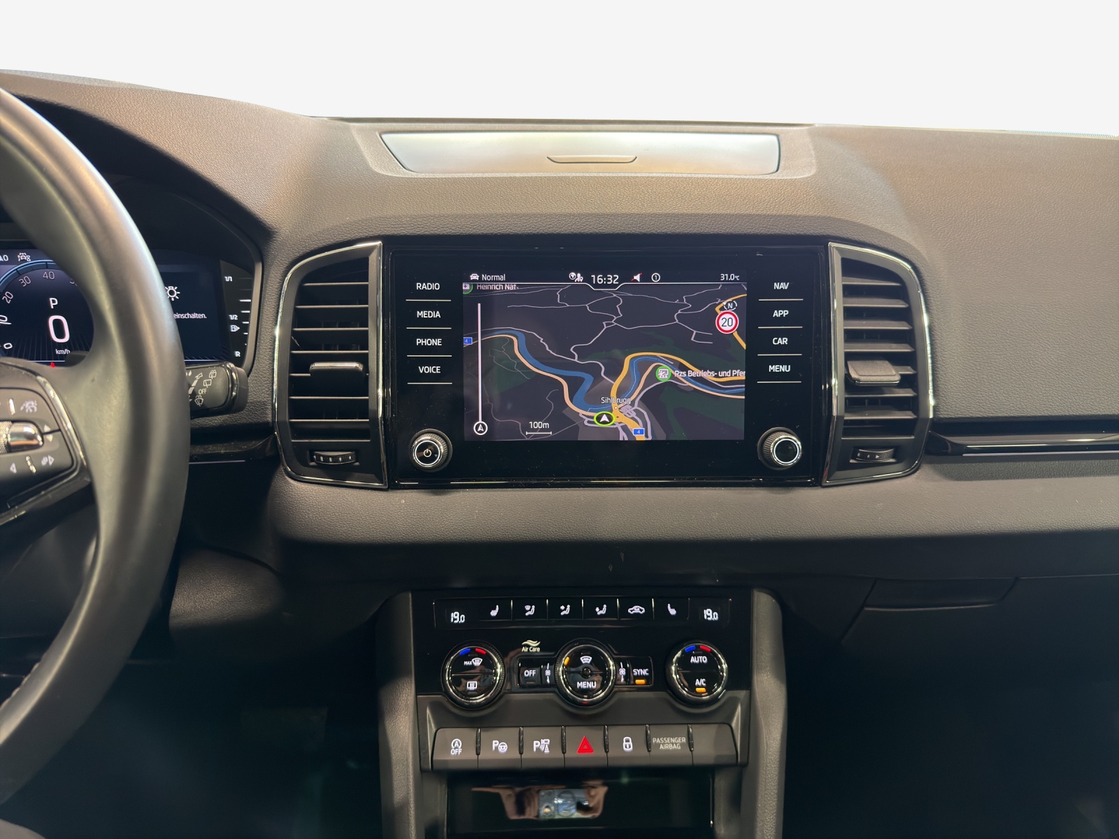 SKODA Karoq 1.5 TSI Style DSG-image-9