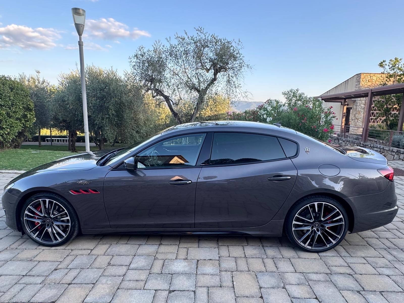 MASERATI 3.8 V8 Trofeo-image-7