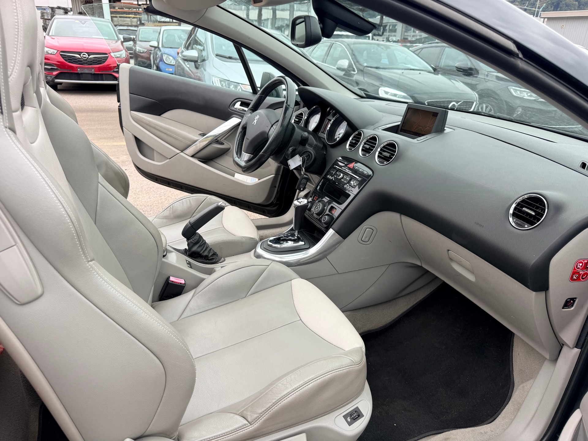 PEUGEOT 308 CC 1.6 16V Turbo R.Garros Automatic-image-10