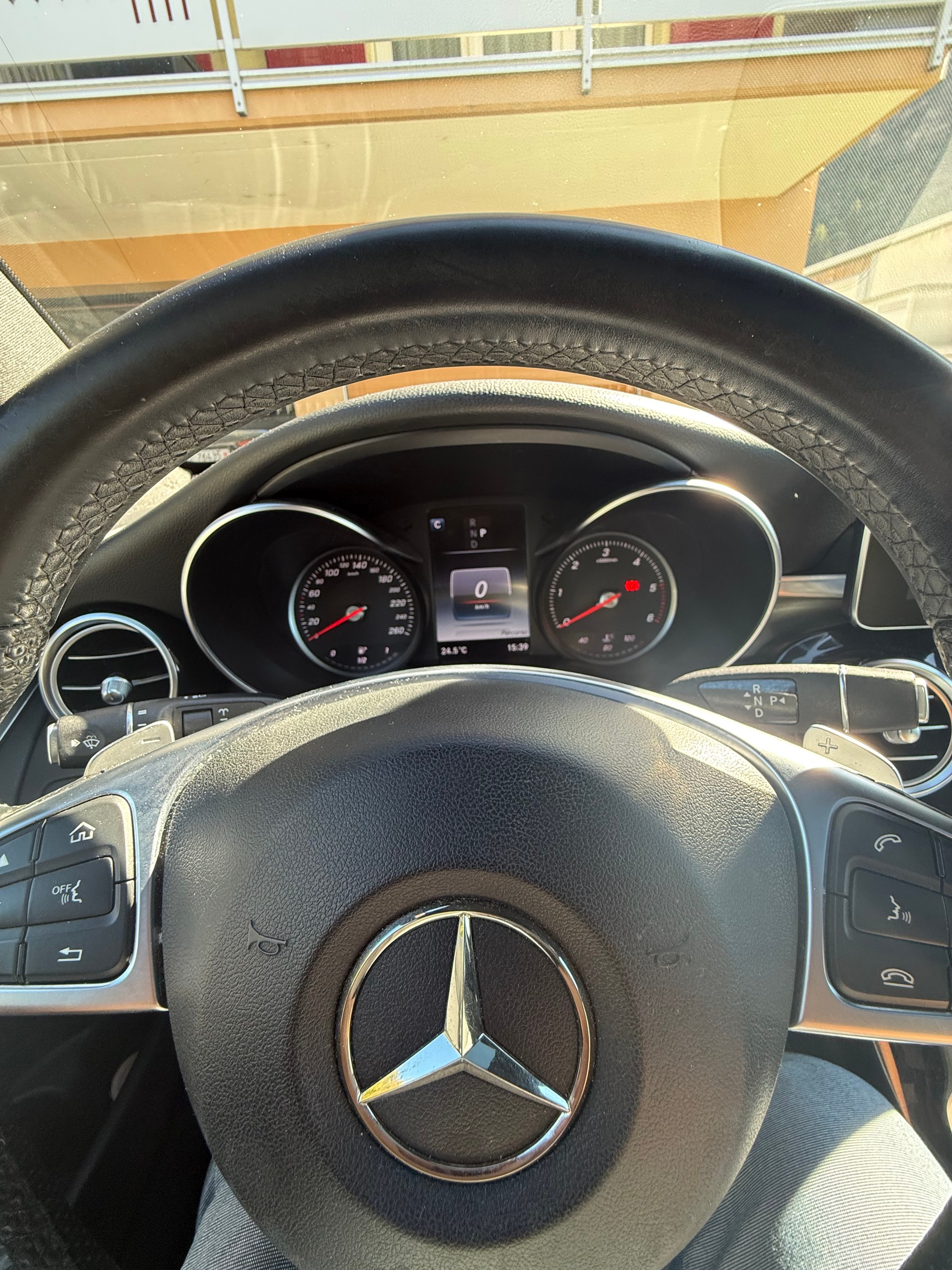 MERCEDES-BENZ GLC 250 d AMG Line 4m-image-3