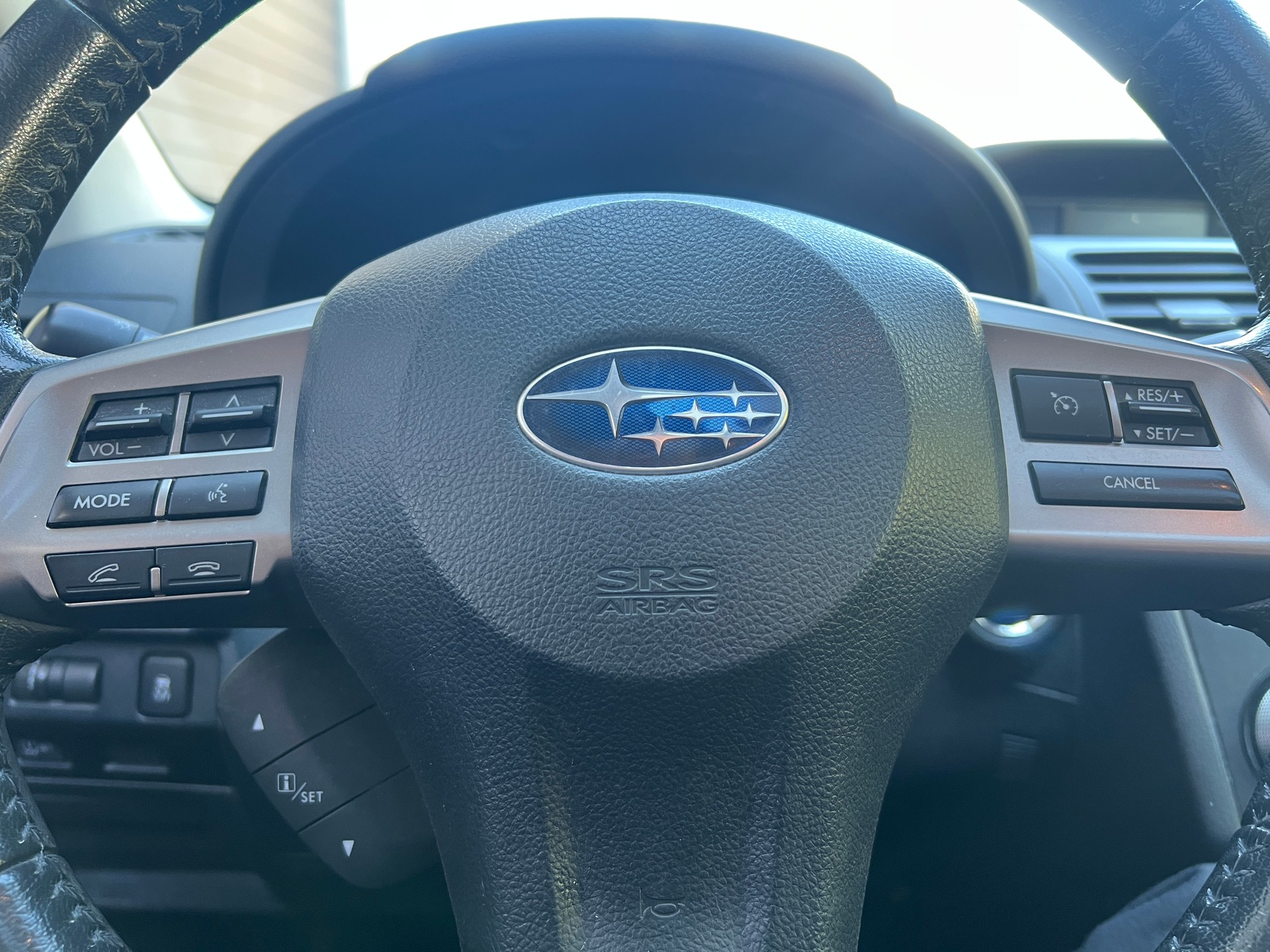 SUBARU XV 2.0 Swiss Three AWD-image-4