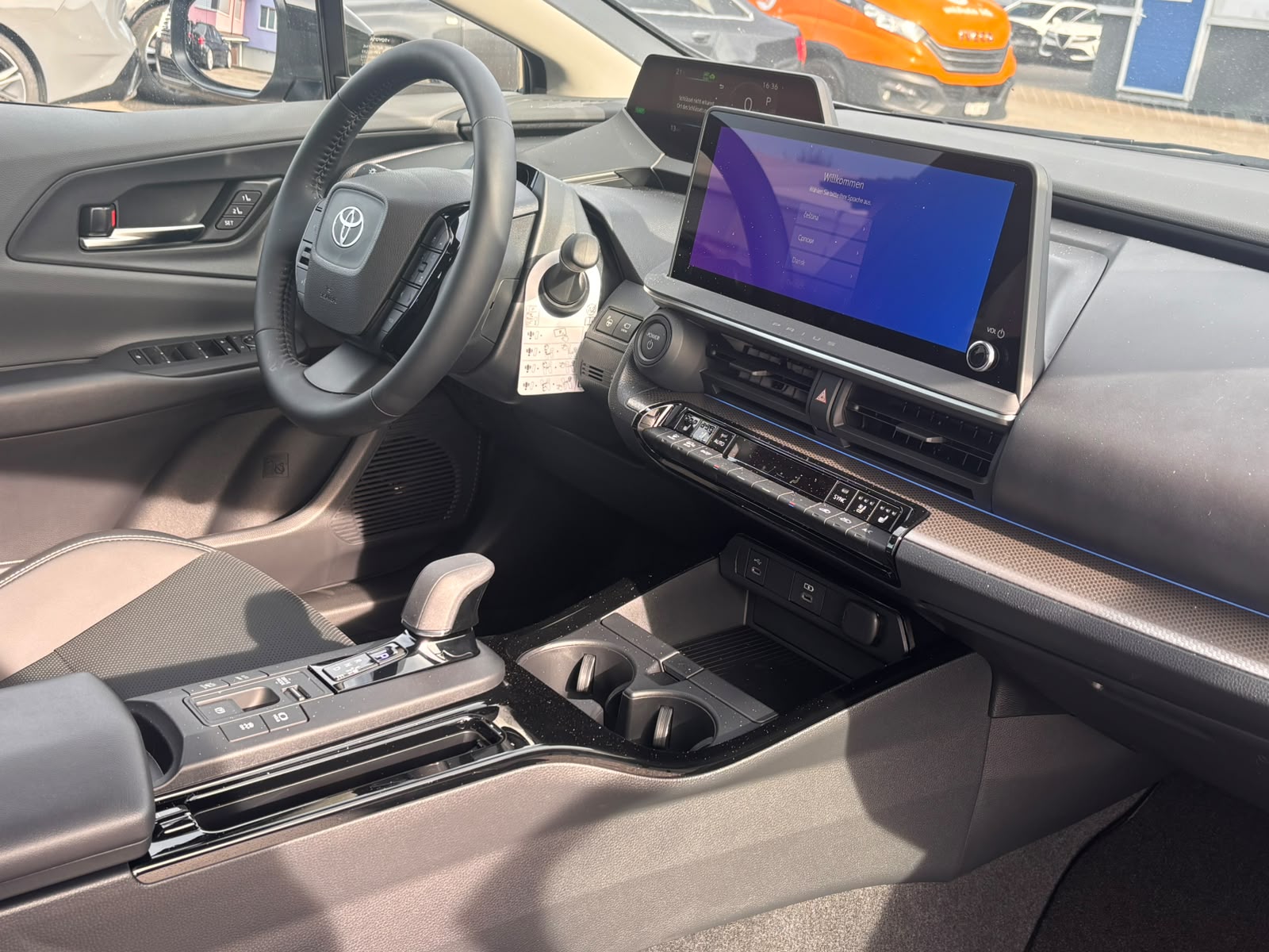 TOYOTA Prius 2,0 VVT-i Plug-in Hybrid Premium-image-14