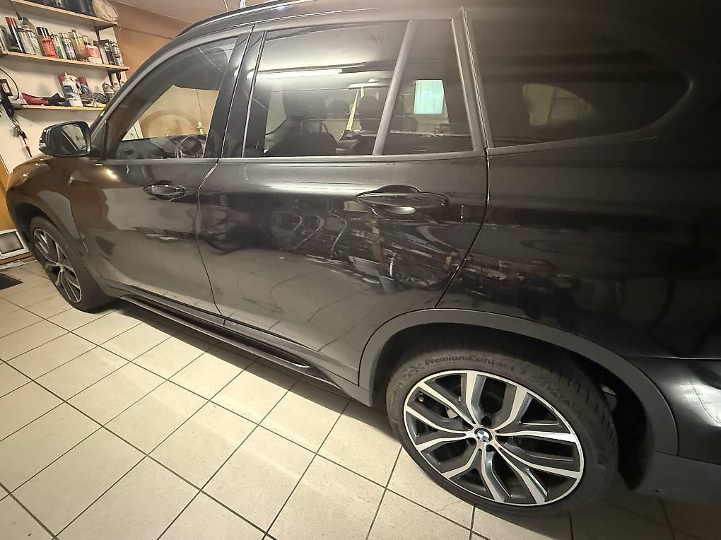 BMW iX1-image-1
