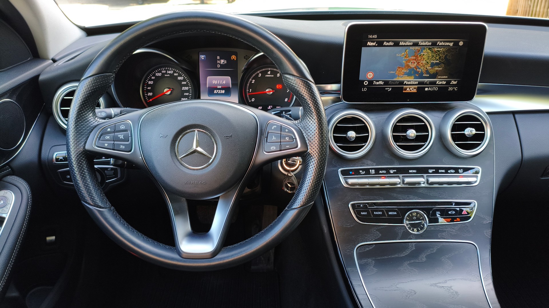 MERCEDES-BENZ C 200 Swiss Star Edition Avantgarde 7G-Tronic-image-10