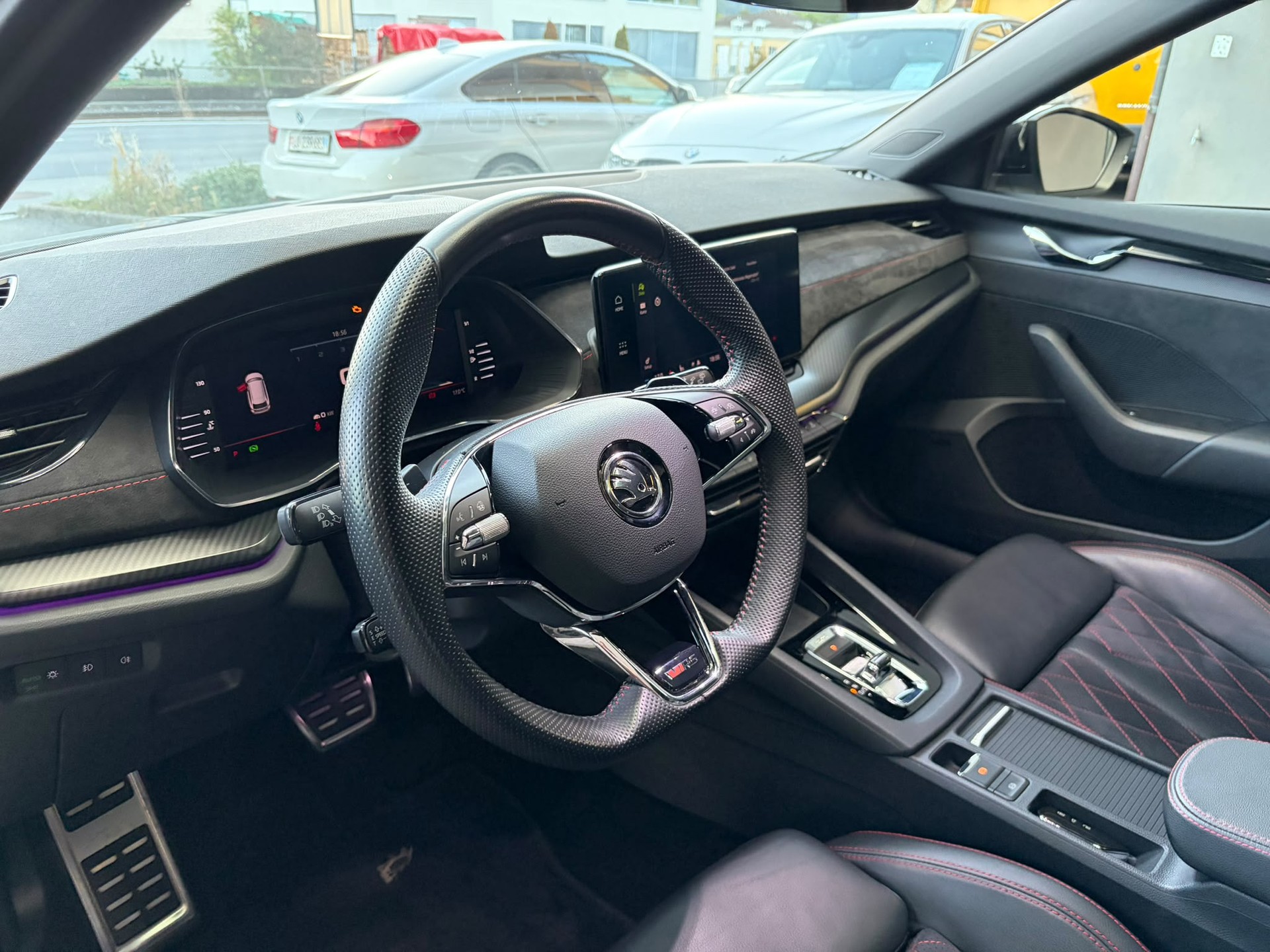 SKODA Octavia Combi 2.0 TDI DSG RS 4x4-image-9