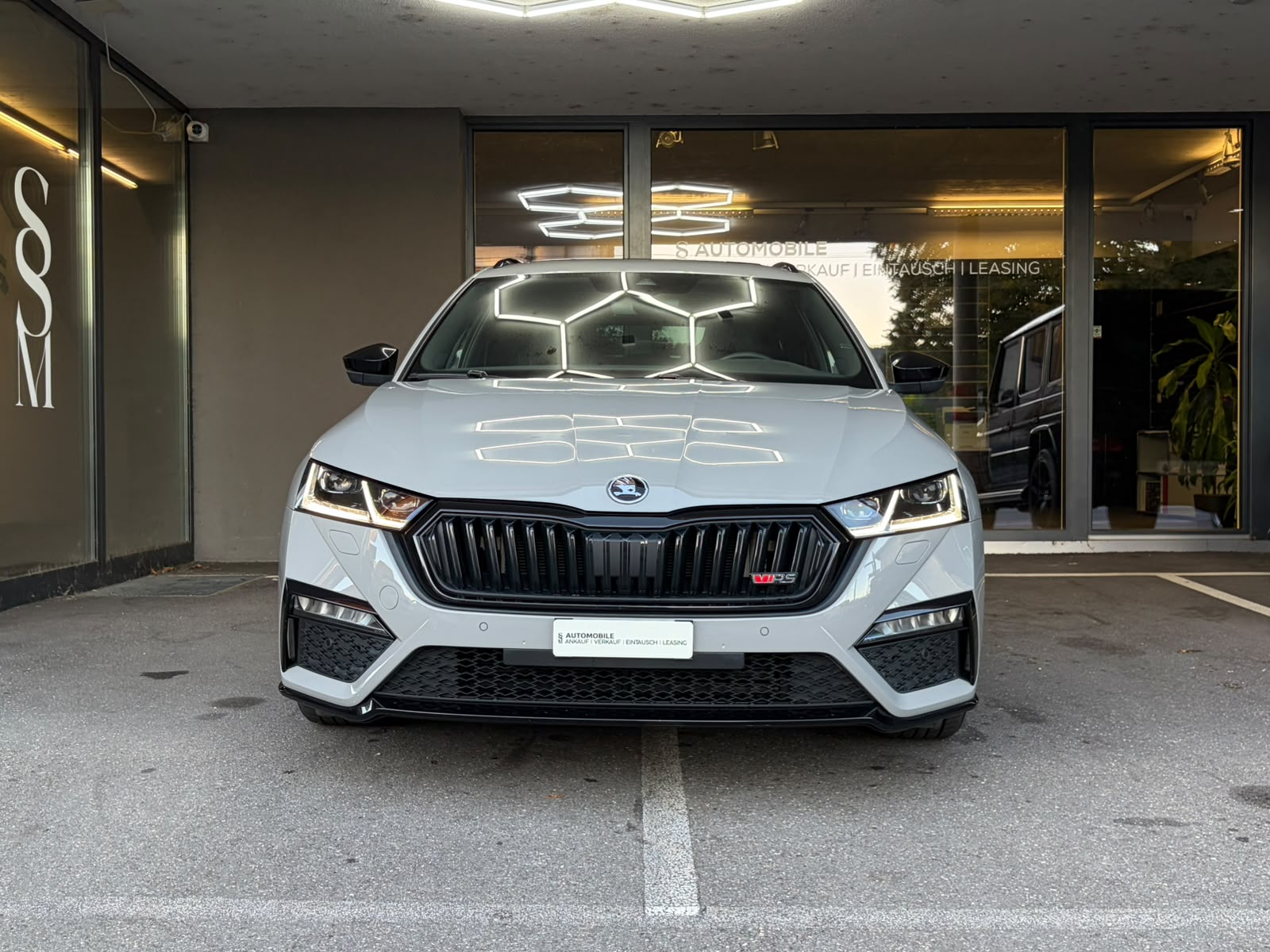 SKODA Octavia Combi 2.0 TDI DSG RS 4x4-image-1