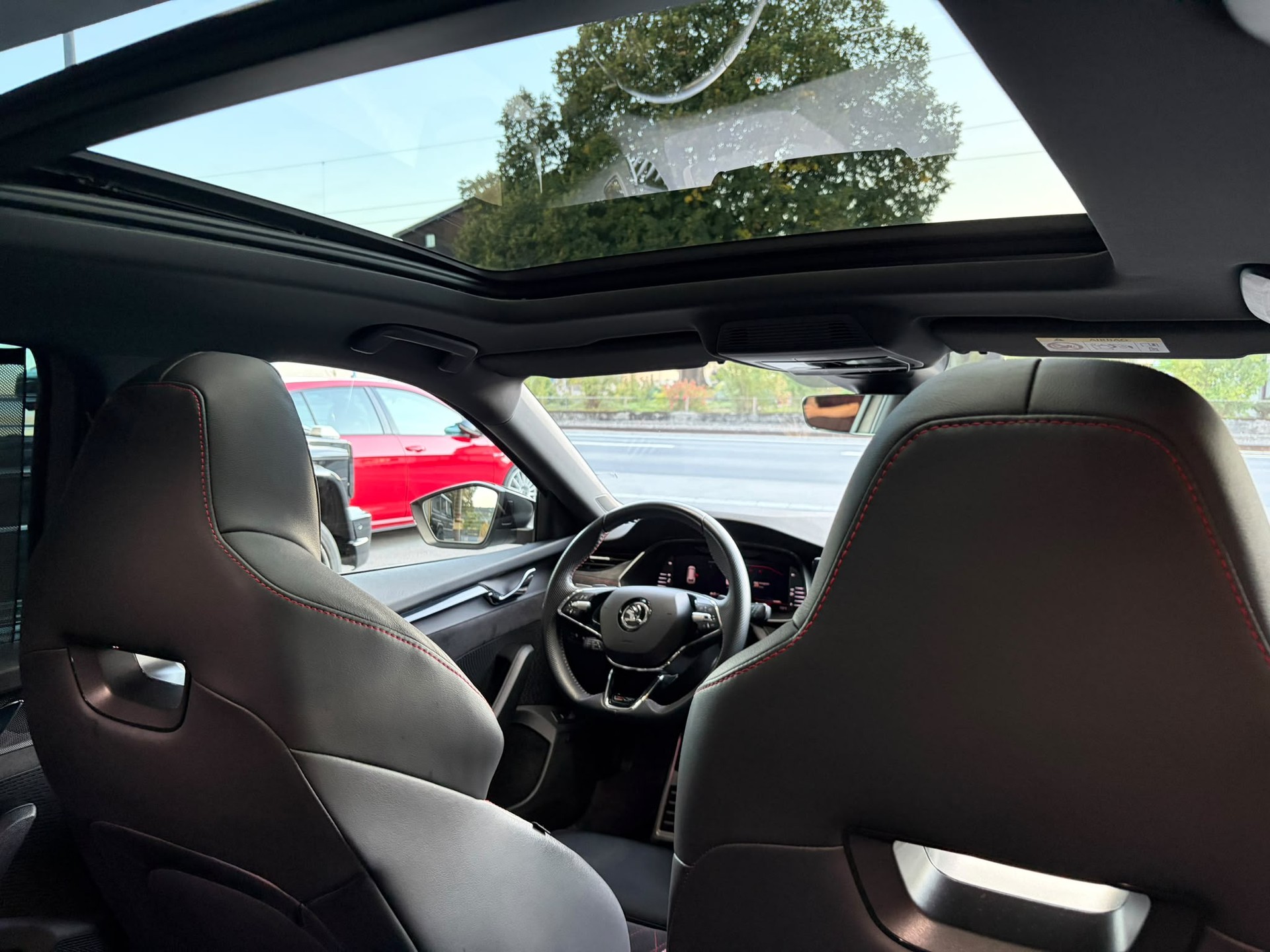 SKODA Octavia Combi 2.0 TDI DSG RS 4x4-image-17