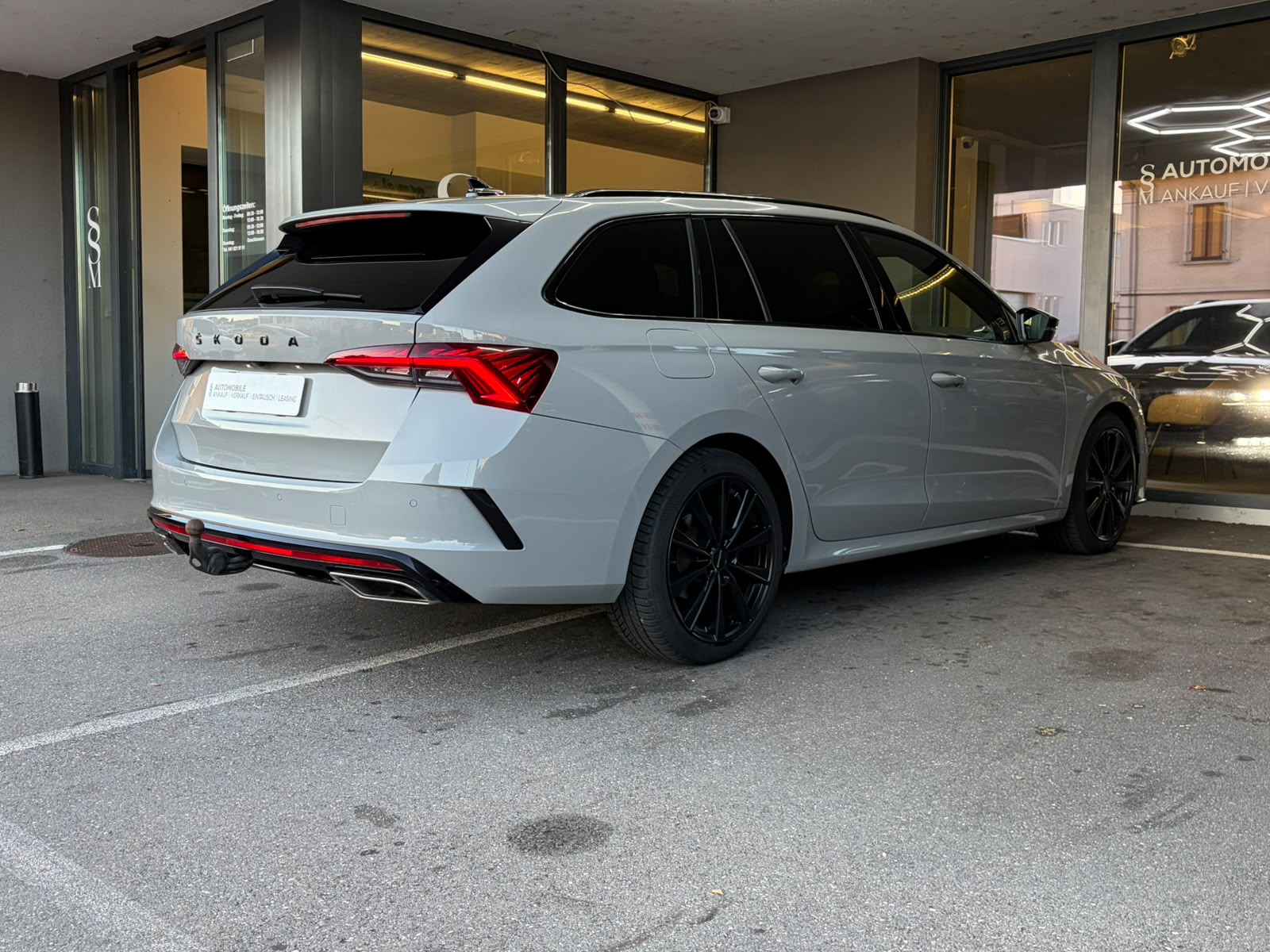 SKODA Octavia Combi 2.0 TDI DSG RS 4x4-image-4