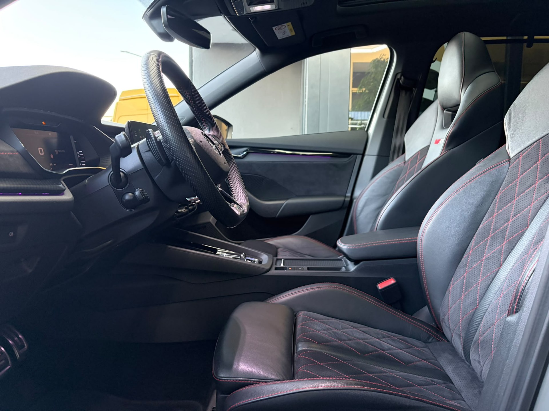 SKODA Octavia Combi 2.0 TDI DSG RS 4x4-image-10