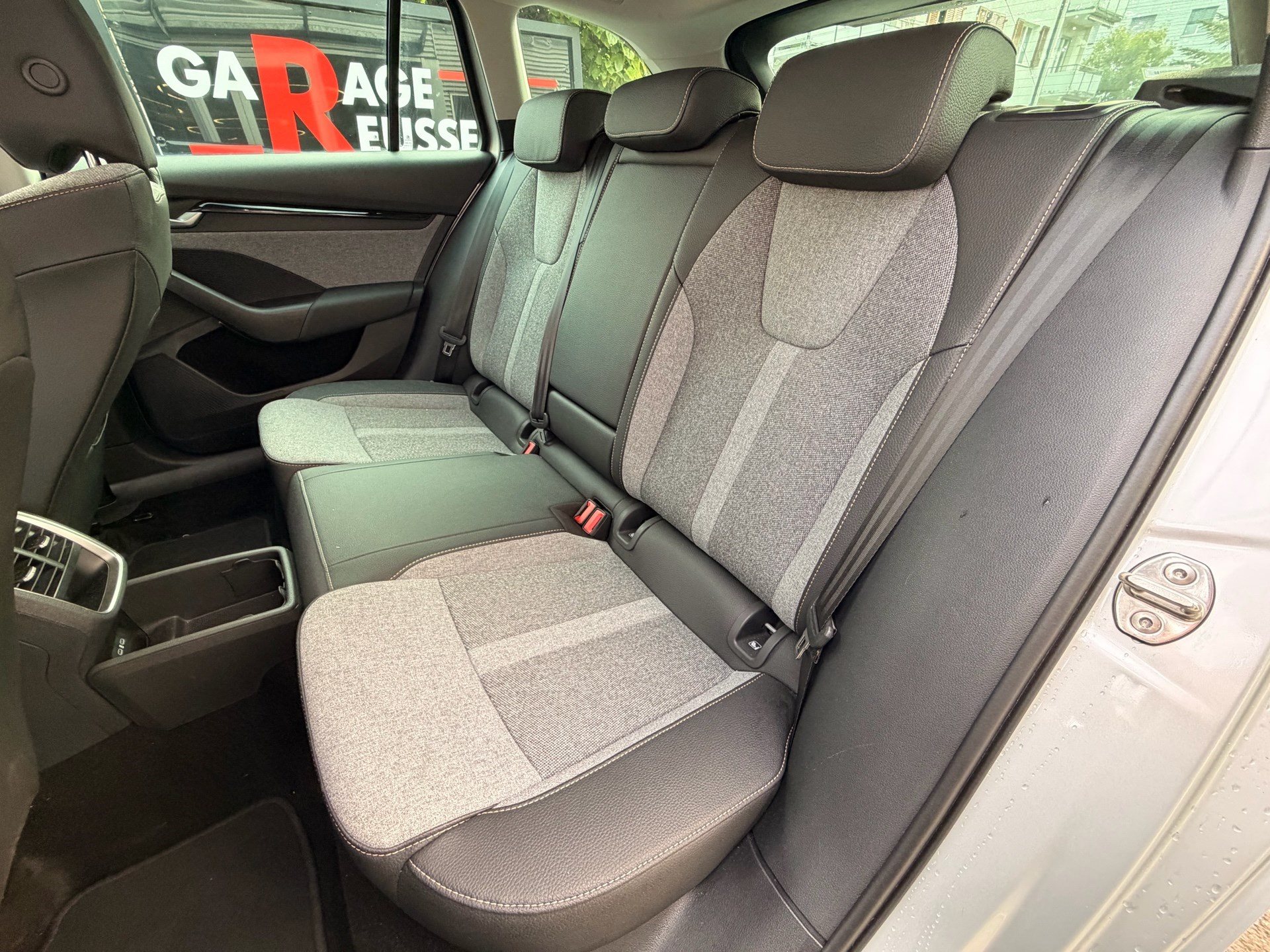 SKODA Octavia Combi 1.5 TSI mHEV 150 PS Selection ***ANHÄNGERKUPPLUNG SCHWENKBAR***-image-25