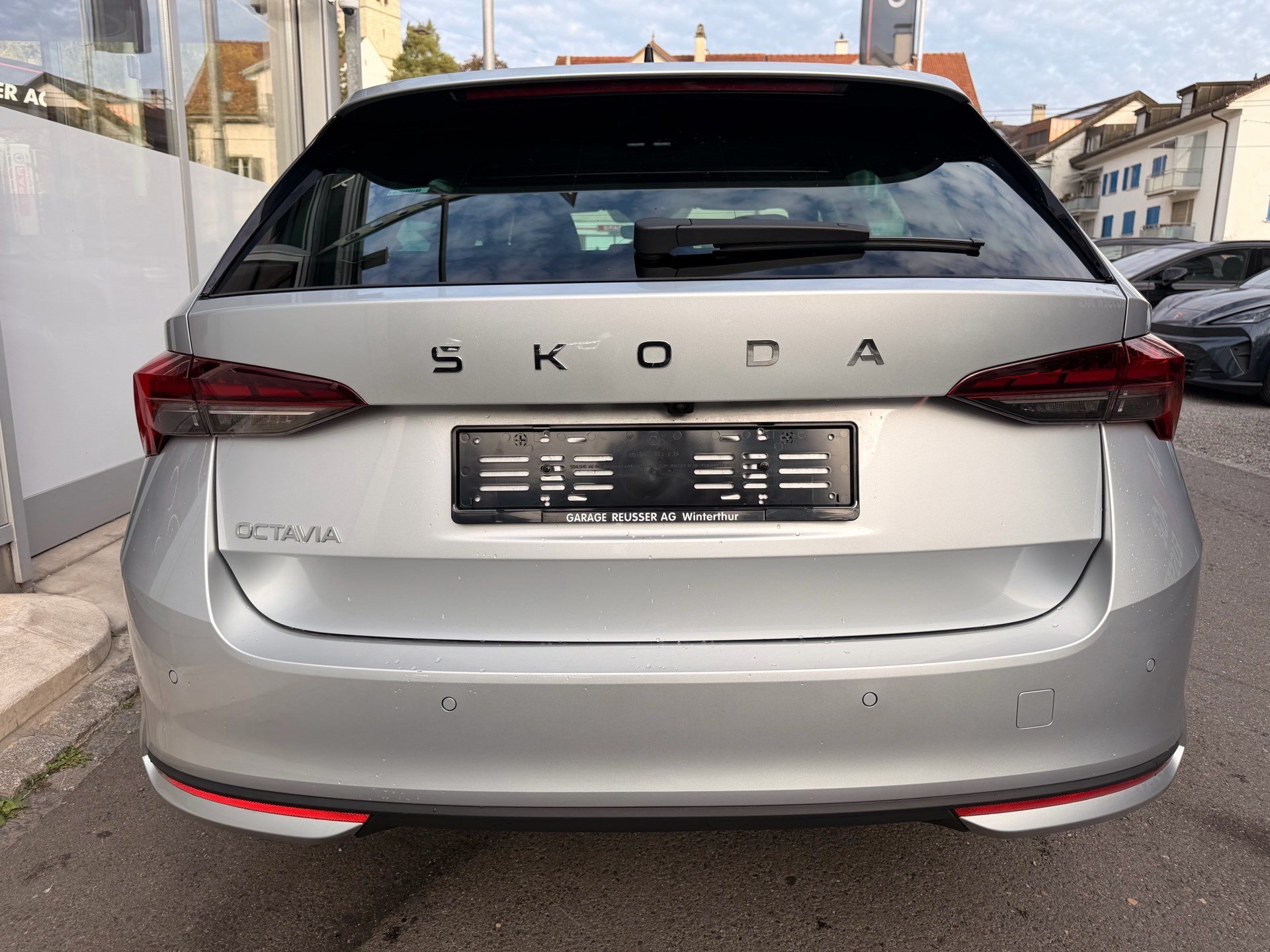 SKODA Octavia Combi 1.5 TSI mHEV 150 PS Selection ***ANHÄNGERKUPPLUNG SCHWENKBAR***-image-4