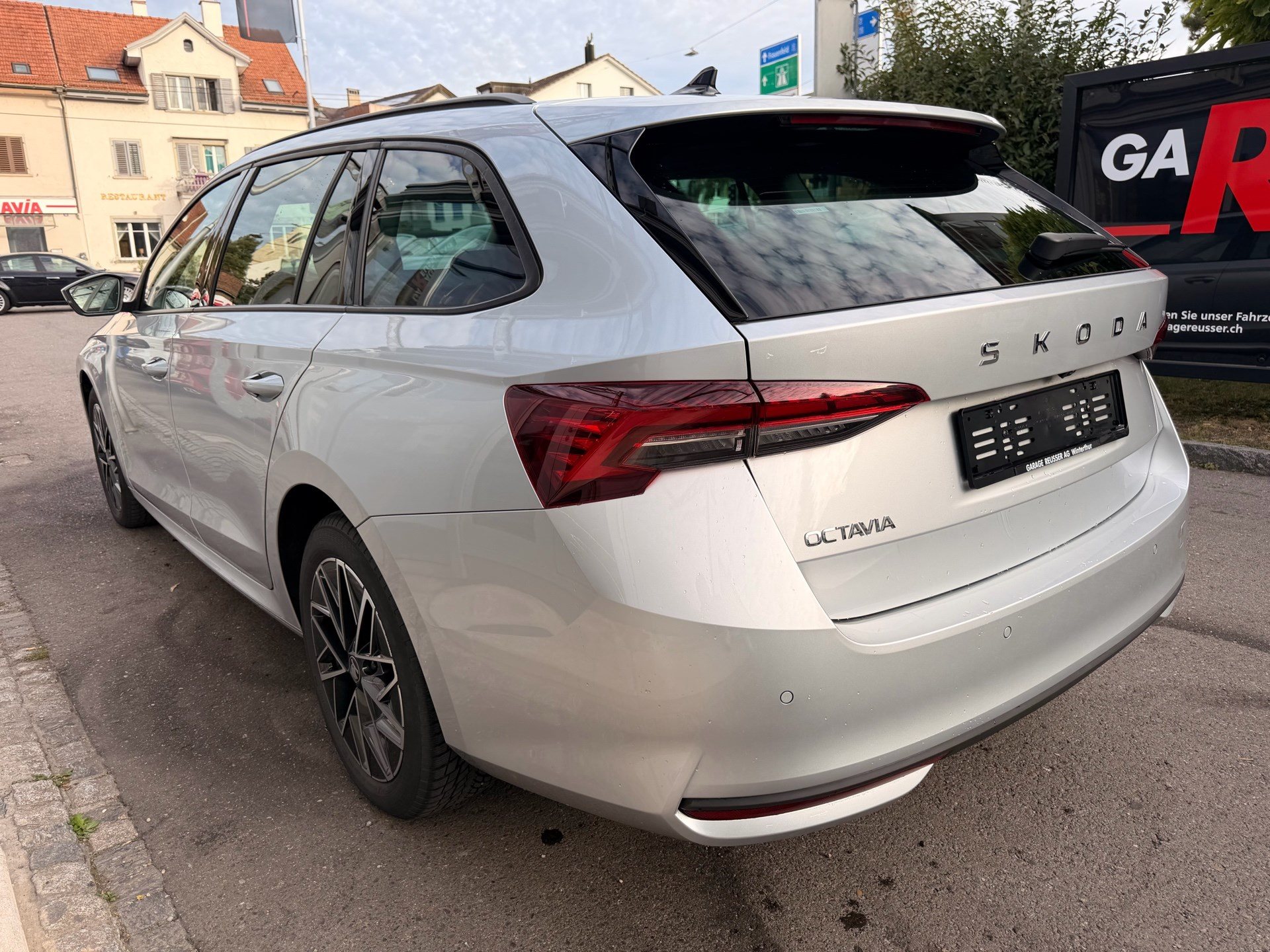 SKODA Octavia Combi 1.5 TSI mHEV 150 PS Selection ***ANHÄNGERKUPPLUNG SCHWENKBAR***-image-5