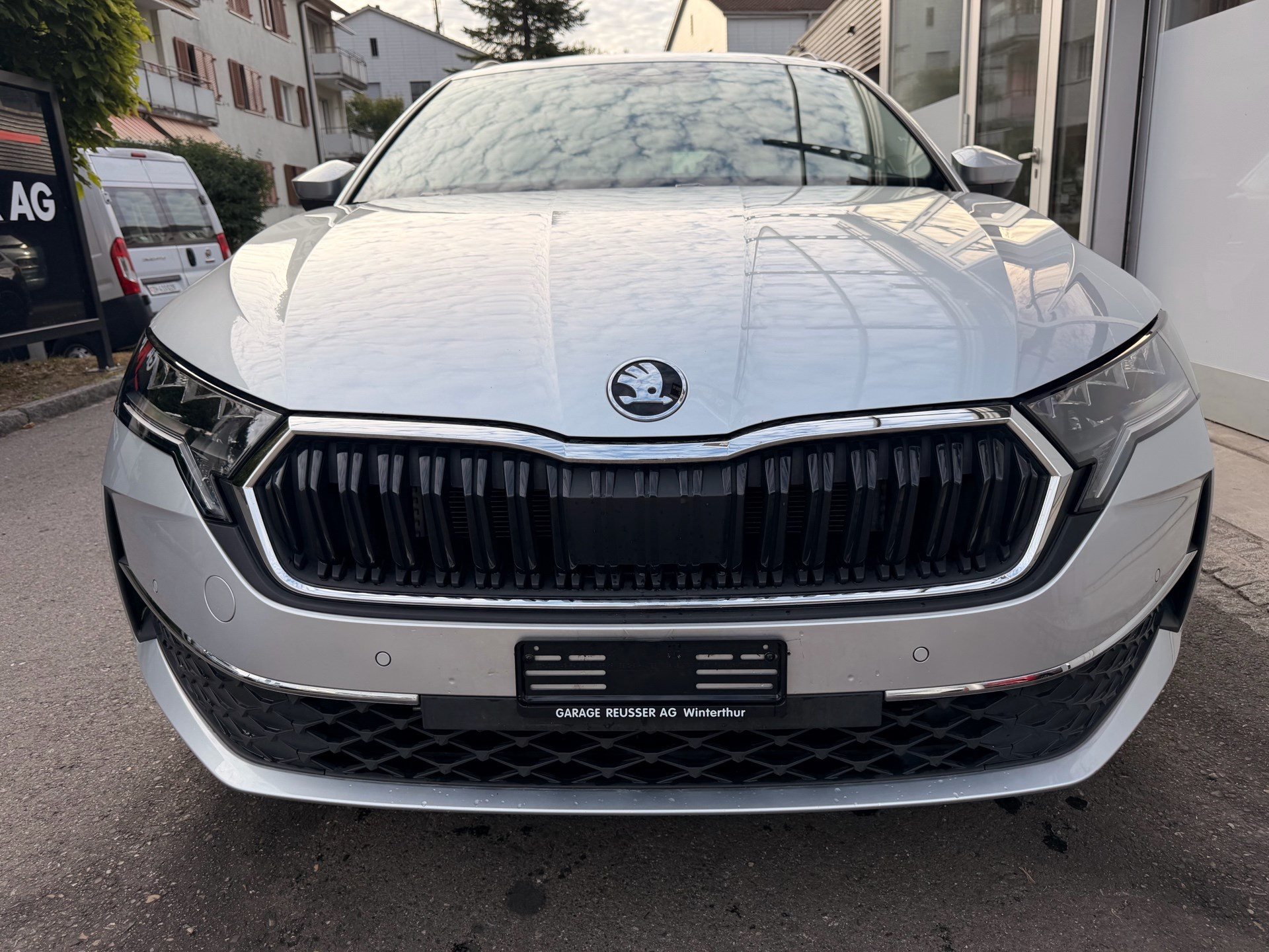 SKODA Octavia Combi 1.5 TSI mHEV 150 PS Selection ***ANHÄNGERKUPPLUNG SCHWENKBAR***-image-1