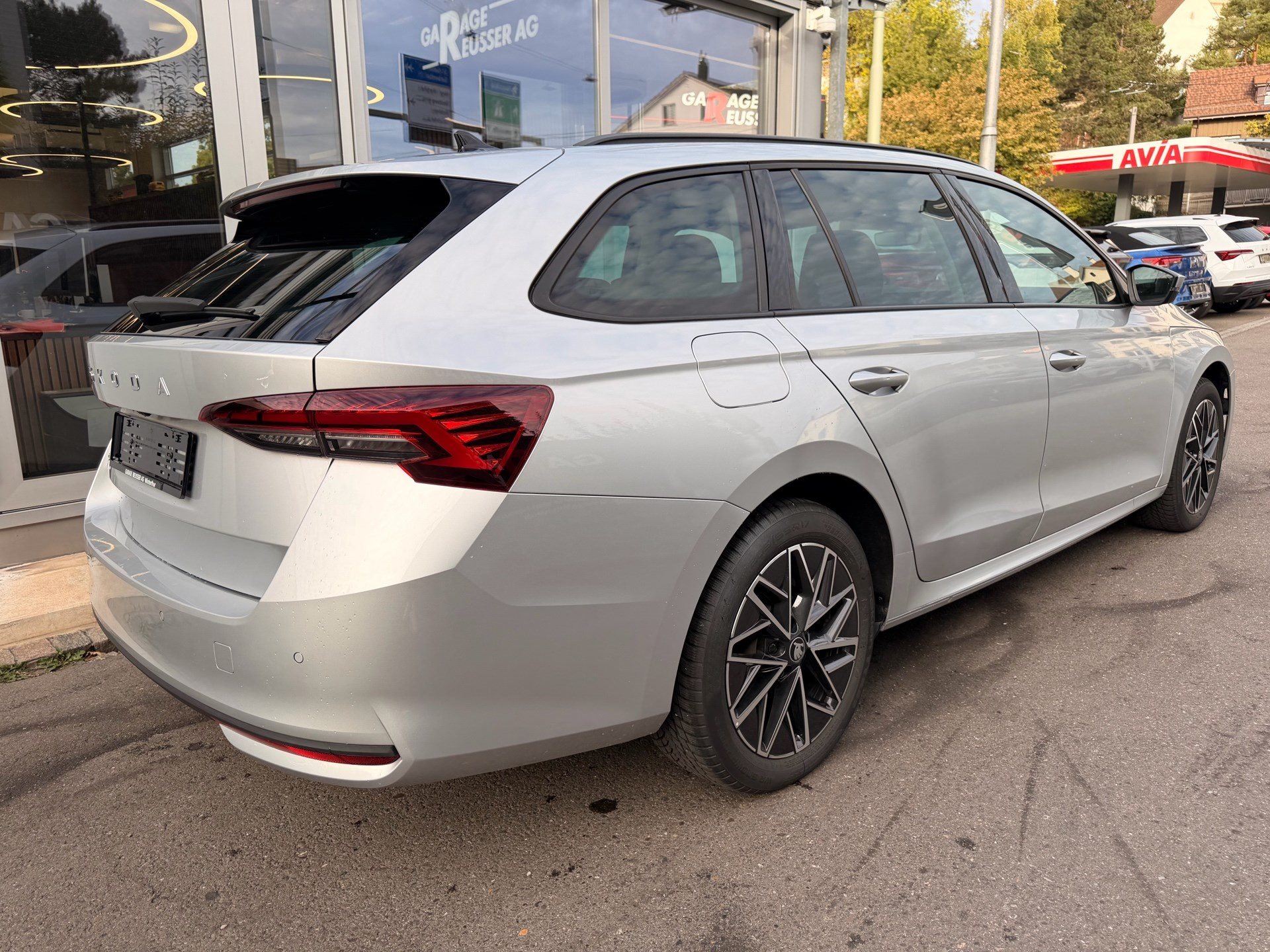 SKODA Octavia Combi 1.5 TSI mHEV 150 PS Selection ***ANHÄNGERKUPPLUNG SCHWENKBAR***-image-3