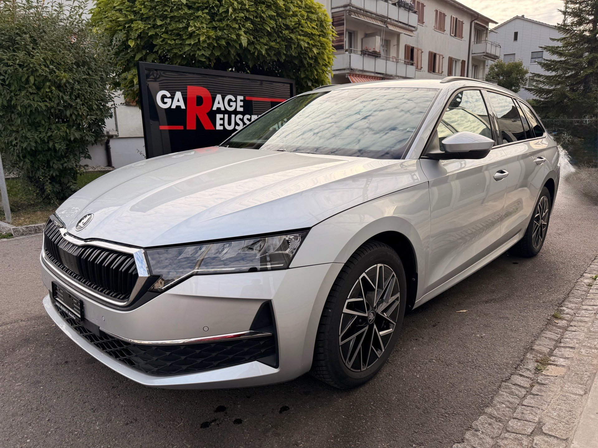 SKODA Octavia Combi 1.5 TSI mHEV 150 PS Selection ***ANHÄNGERKUPPLUNG SCHWENKBAR***-image-0