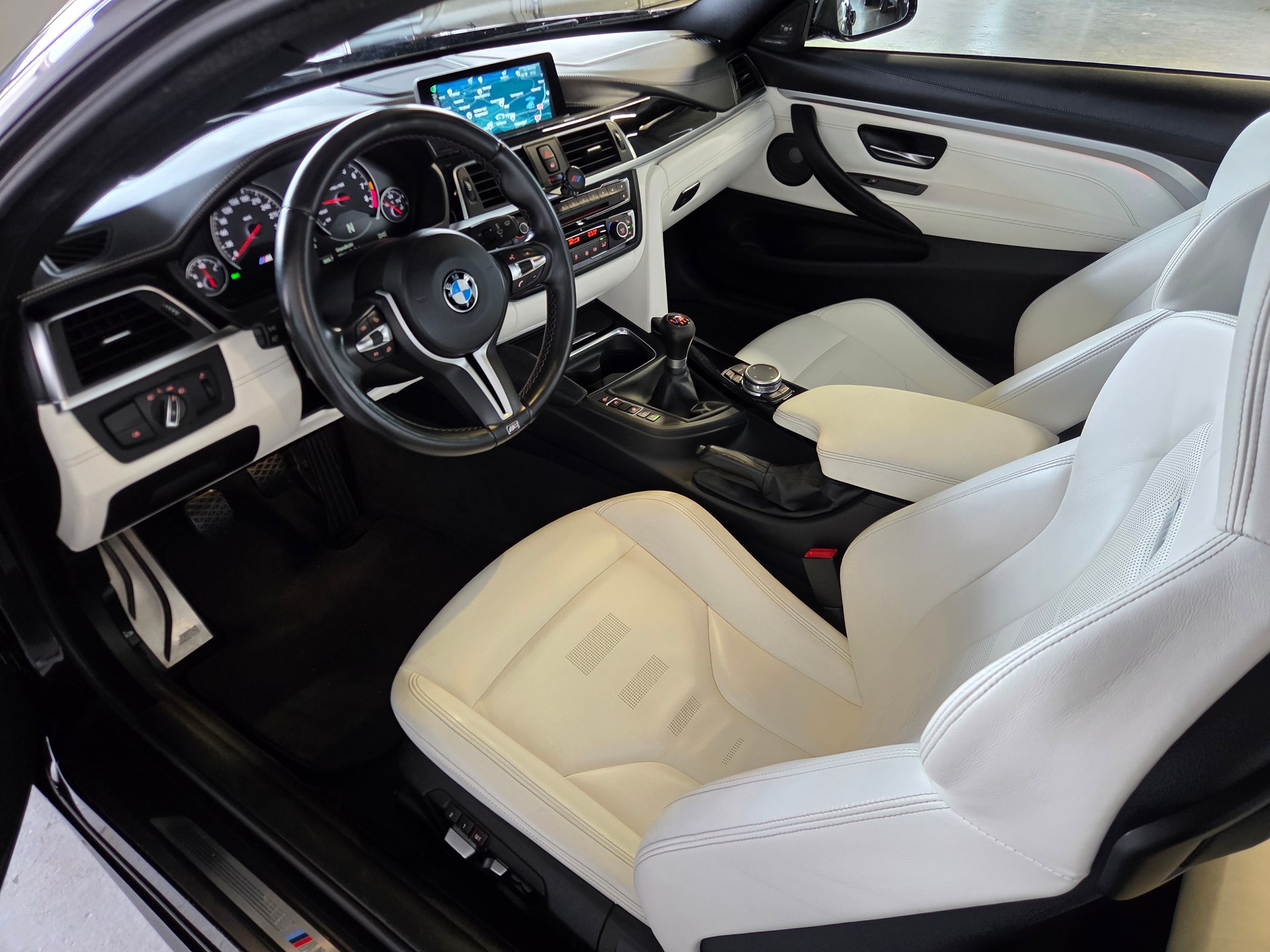 BMW M4 Coupé-image-13