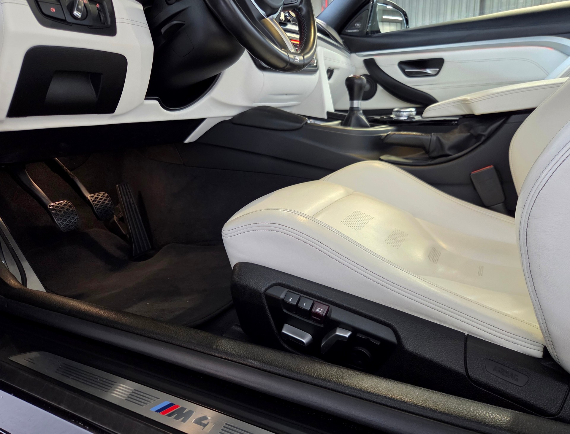BMW M4 Coupé-image-11