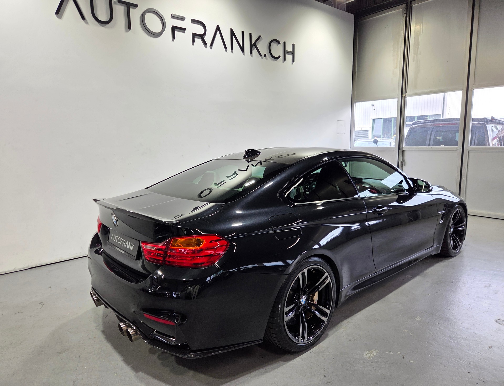 BMW M4 Coupé-image-17