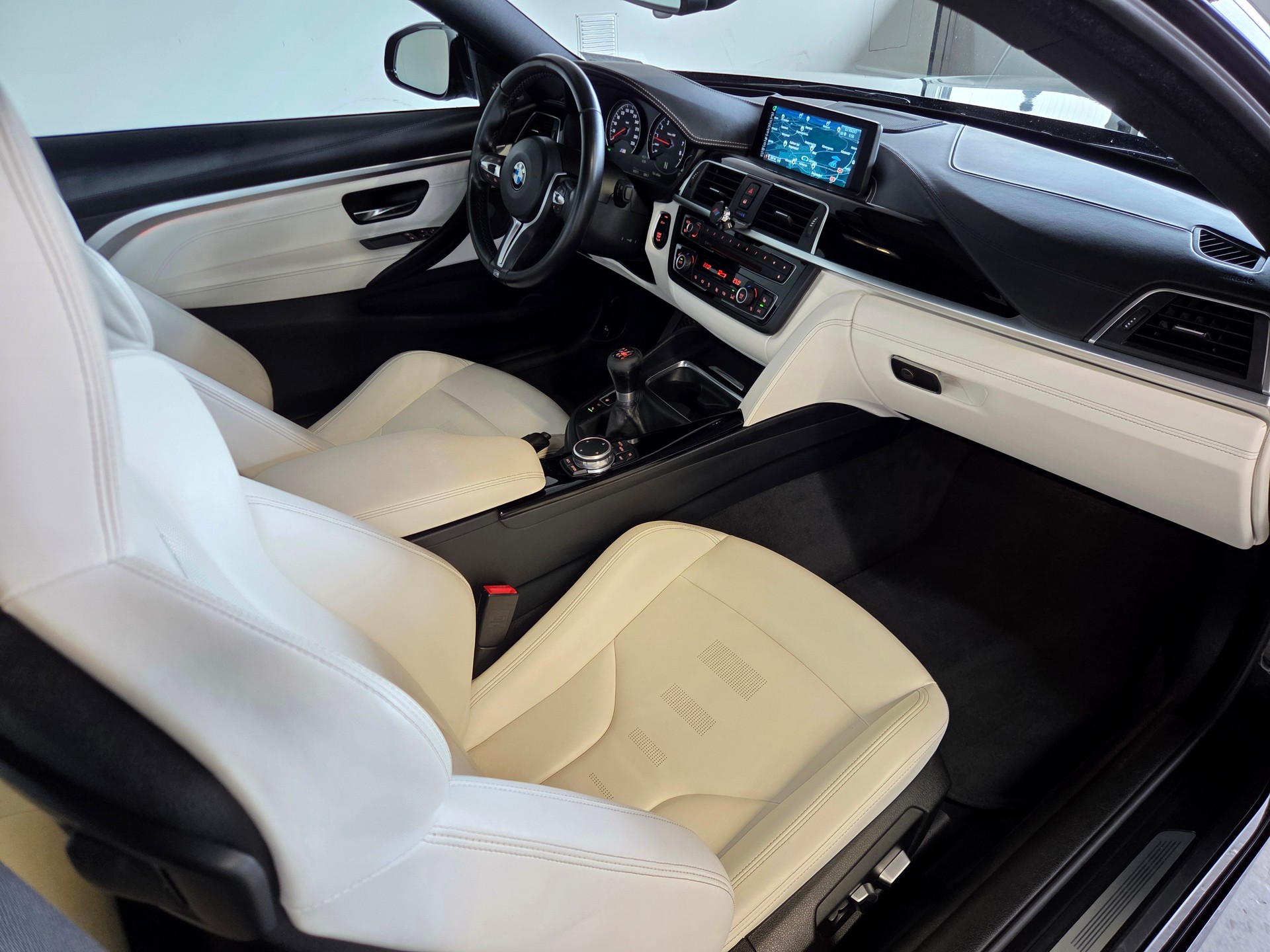 BMW M4 Coupé-image-7