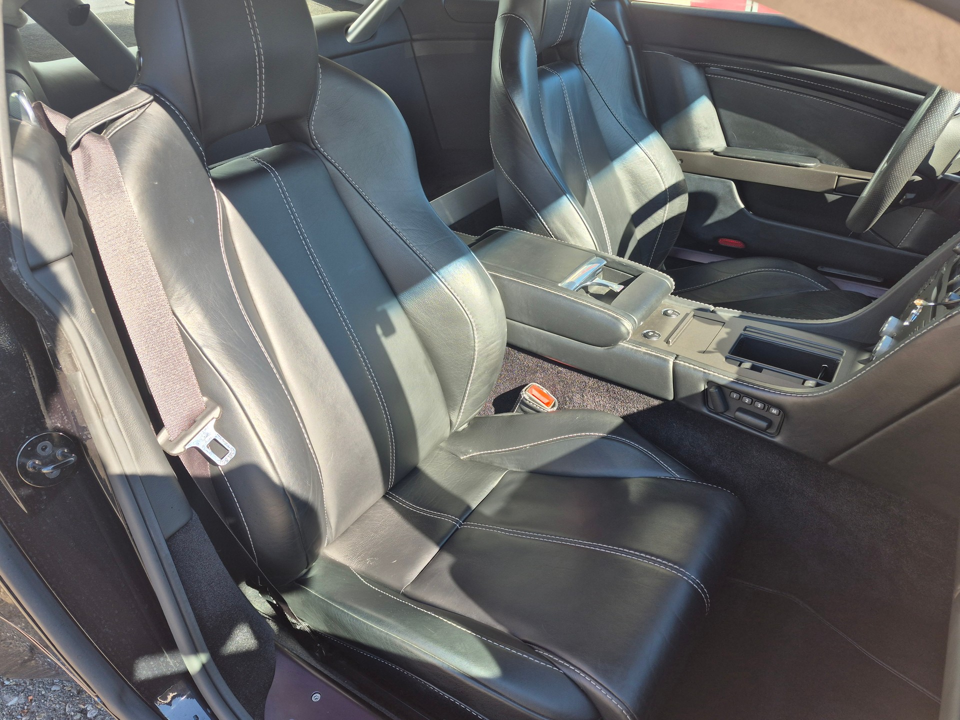 ASTON MARTIN V8 Vantage 4.3 Sportshift-image-14