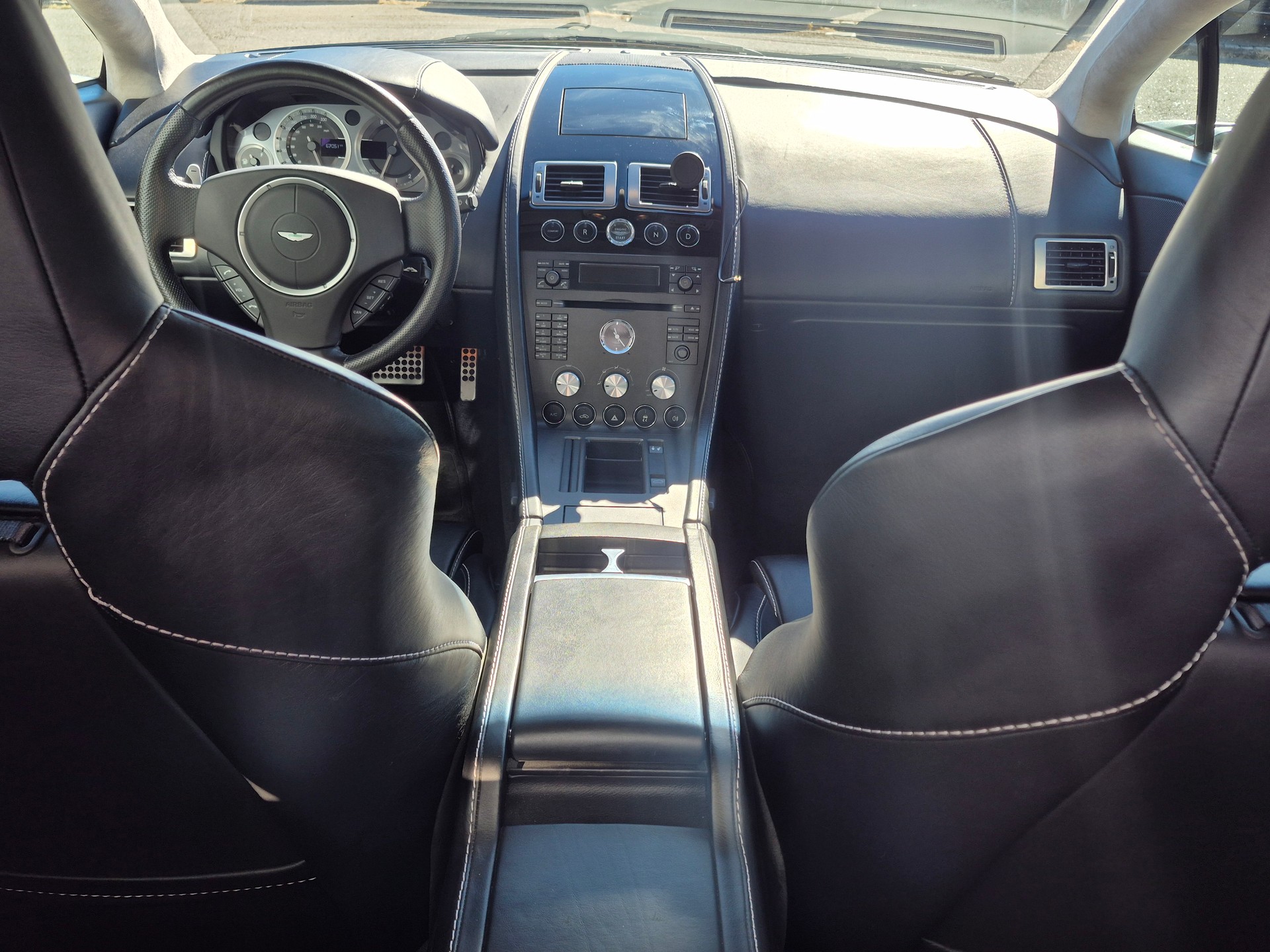 ASTON MARTIN V8 Vantage 4.3 Sportshift-image-10