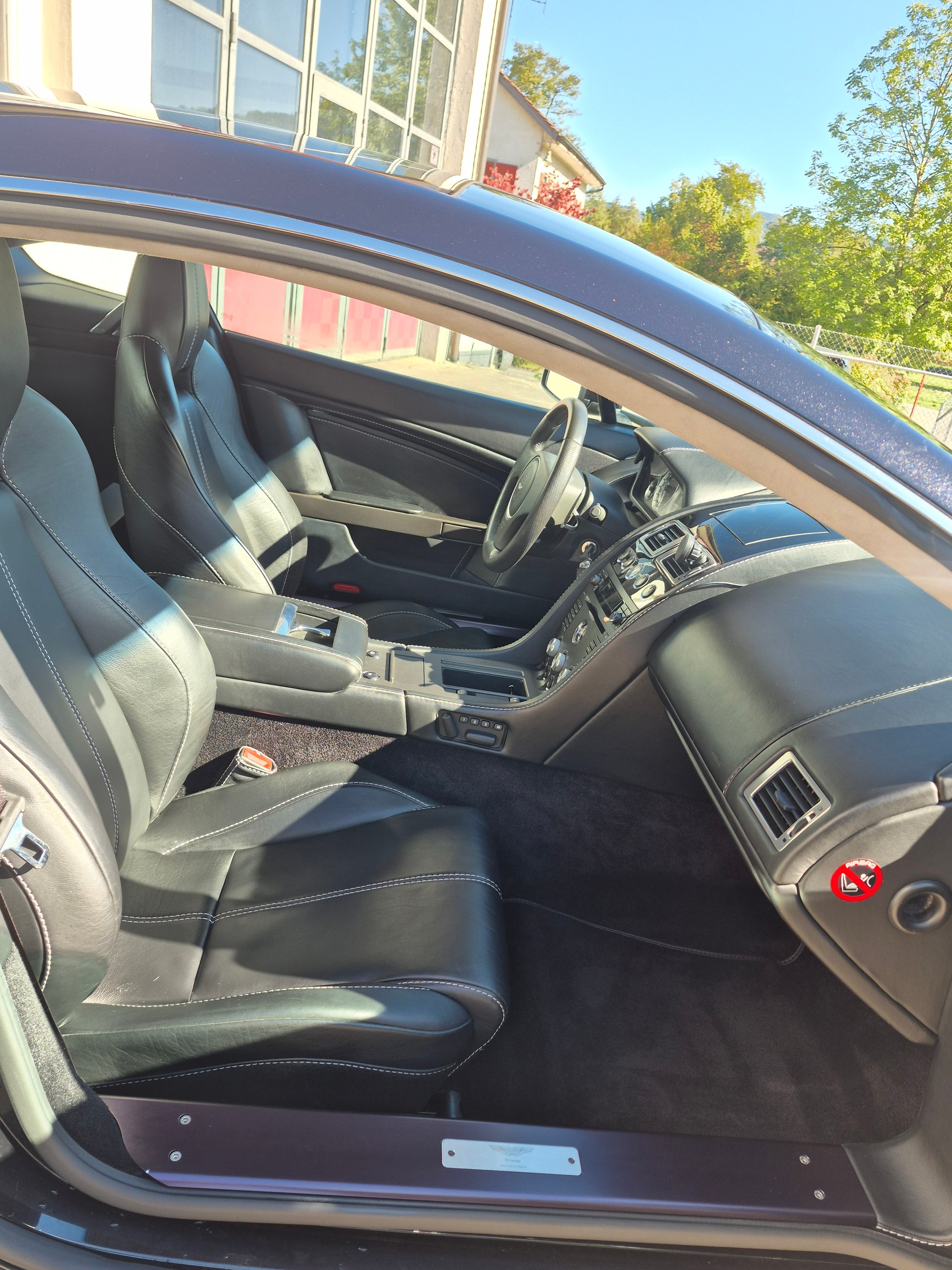 ASTON MARTIN V8 Vantage 4.3 Sportshift-image-13