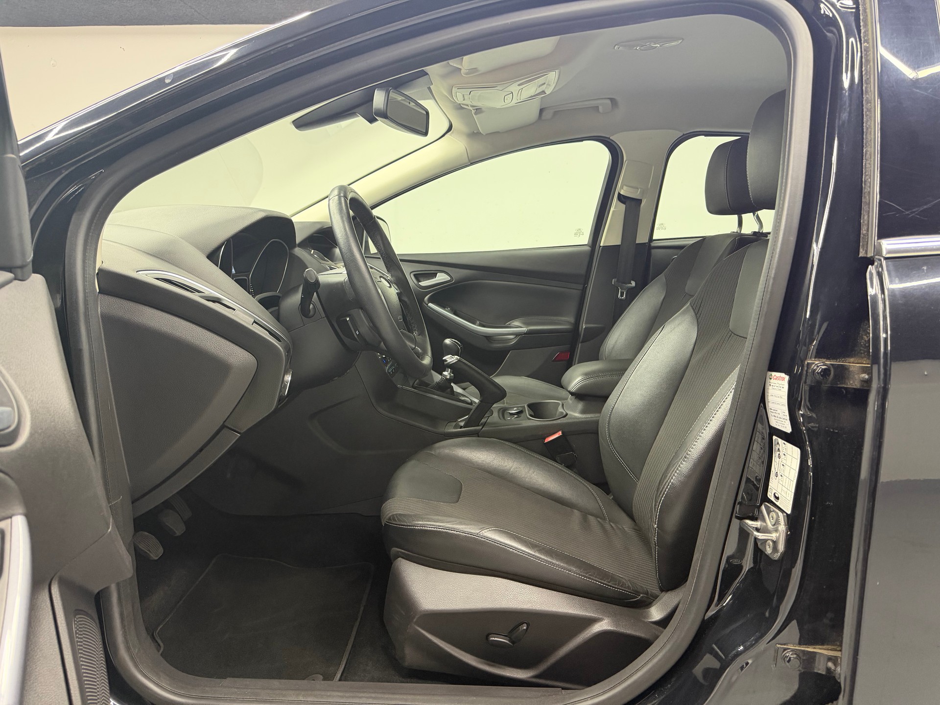 FORD Focus 1.6 SCTi Titanium-image-8