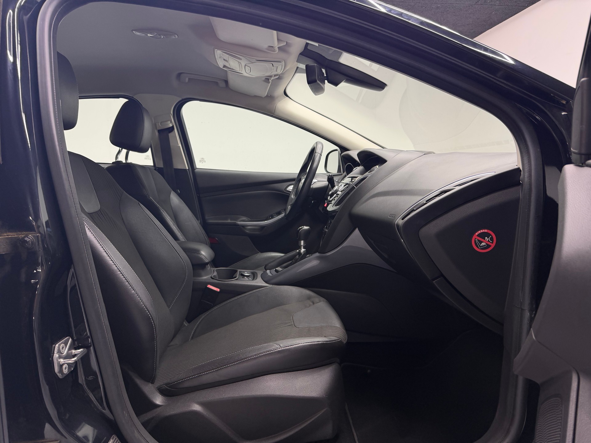 FORD Focus 1.6 SCTi Titanium-image-12