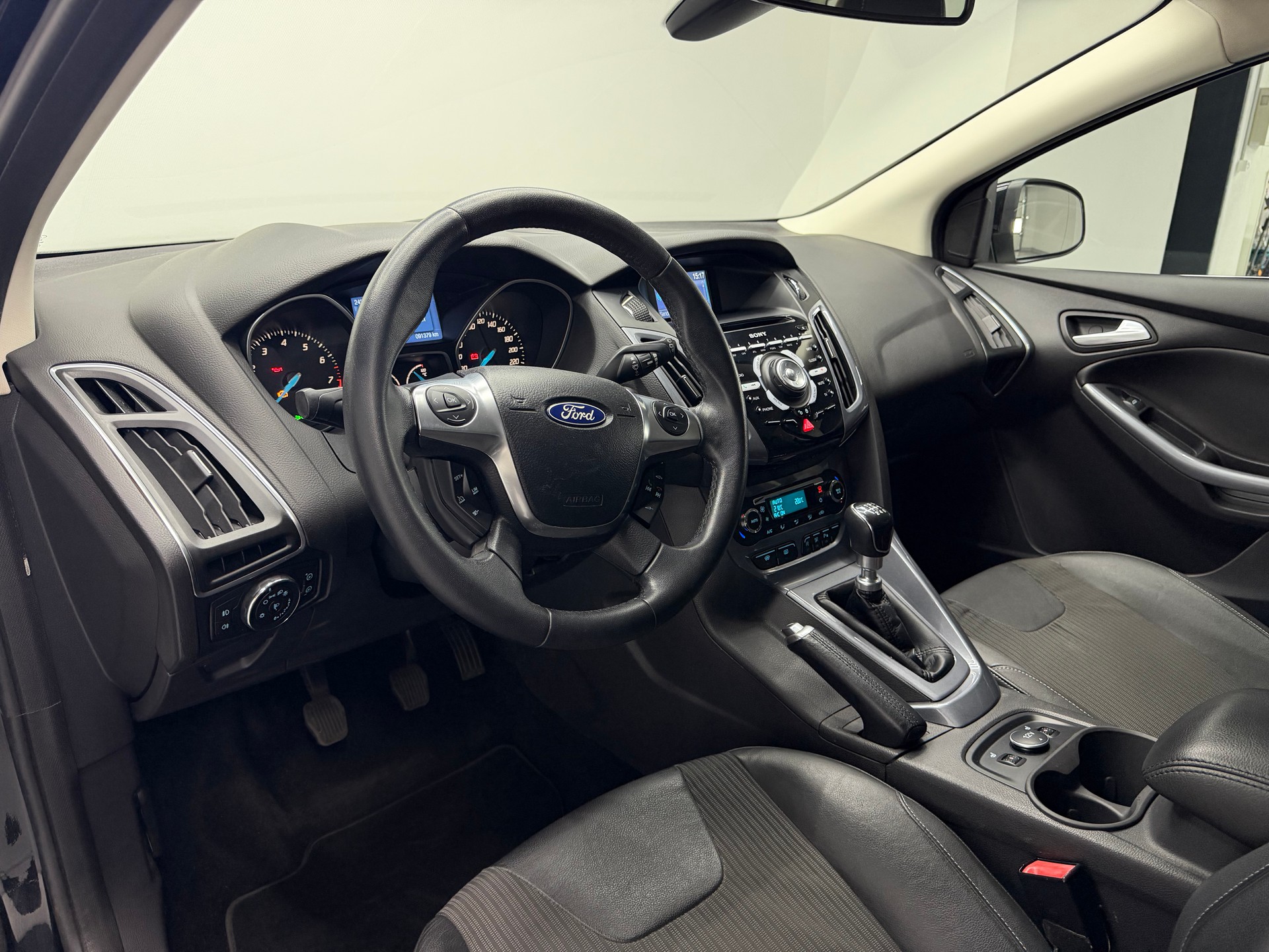 FORD Focus 1.6 SCTi Titanium-image-9