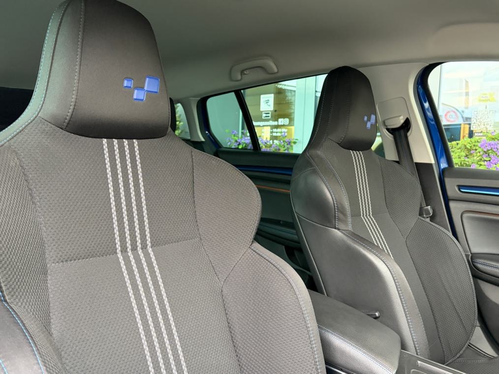 RENAULT Mégane Grandtour 1.5 dCi GT Line EDC-image-12